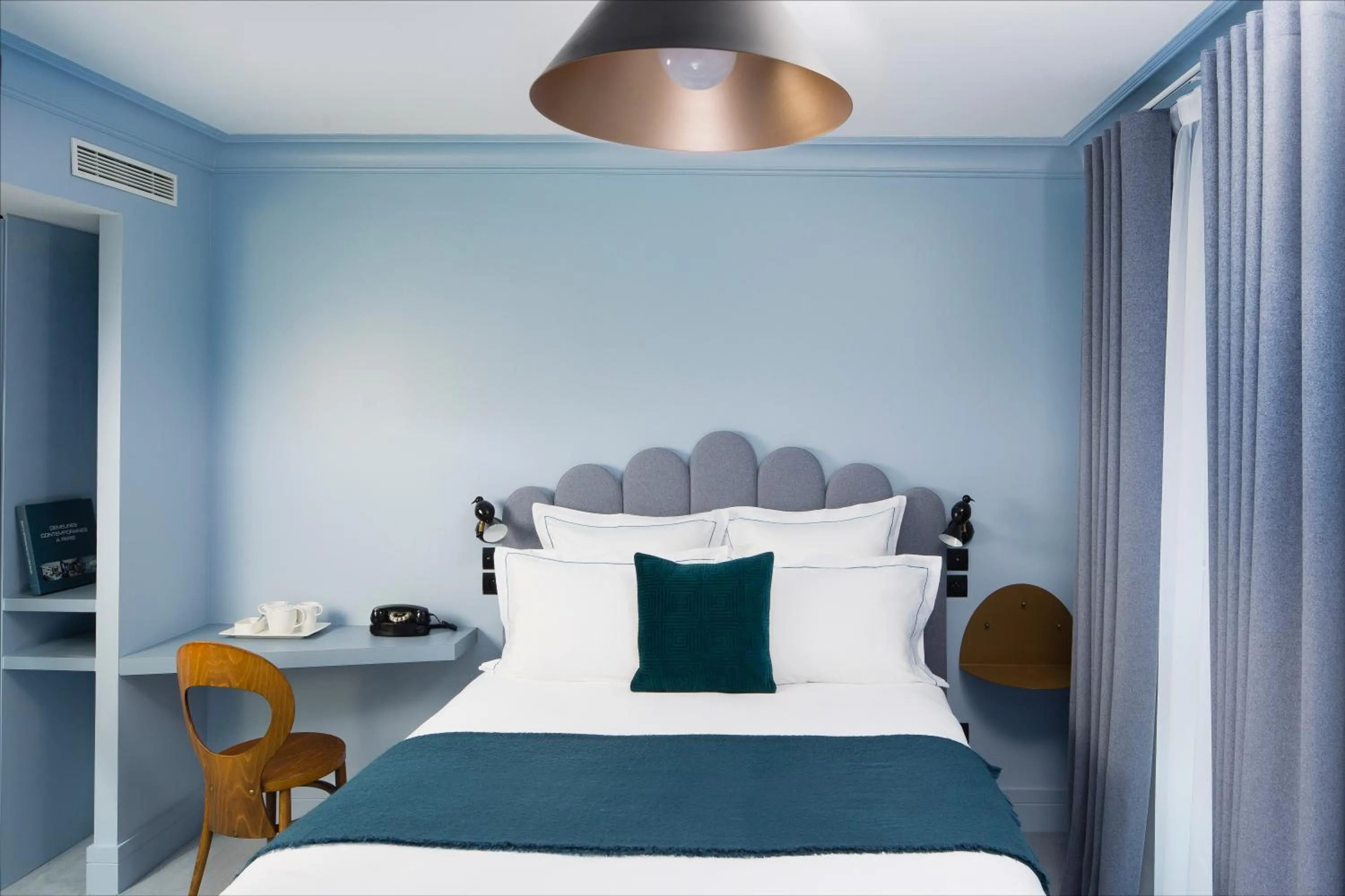 Bedroom in Hôtel Céleste Batignolles Montmartre