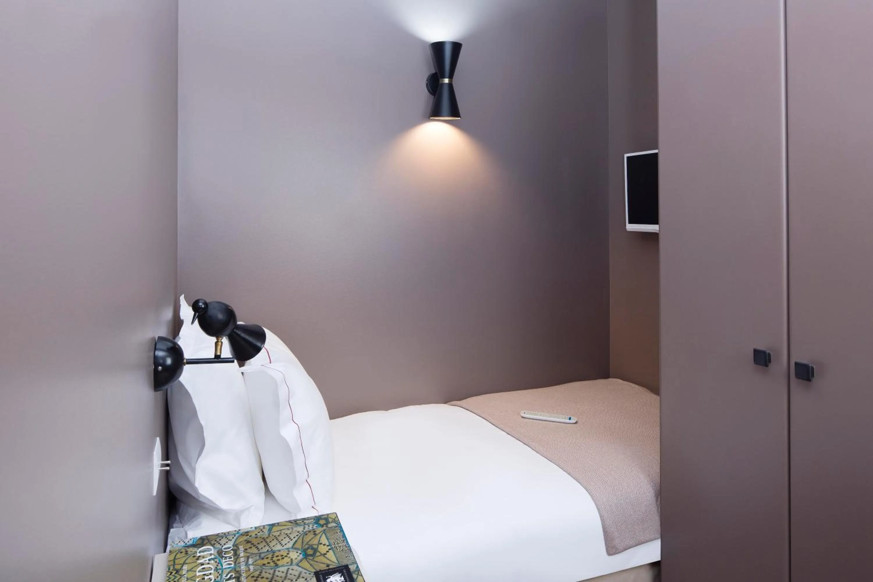 Bedroom in Hôtel Céleste Batignolles Montmartre