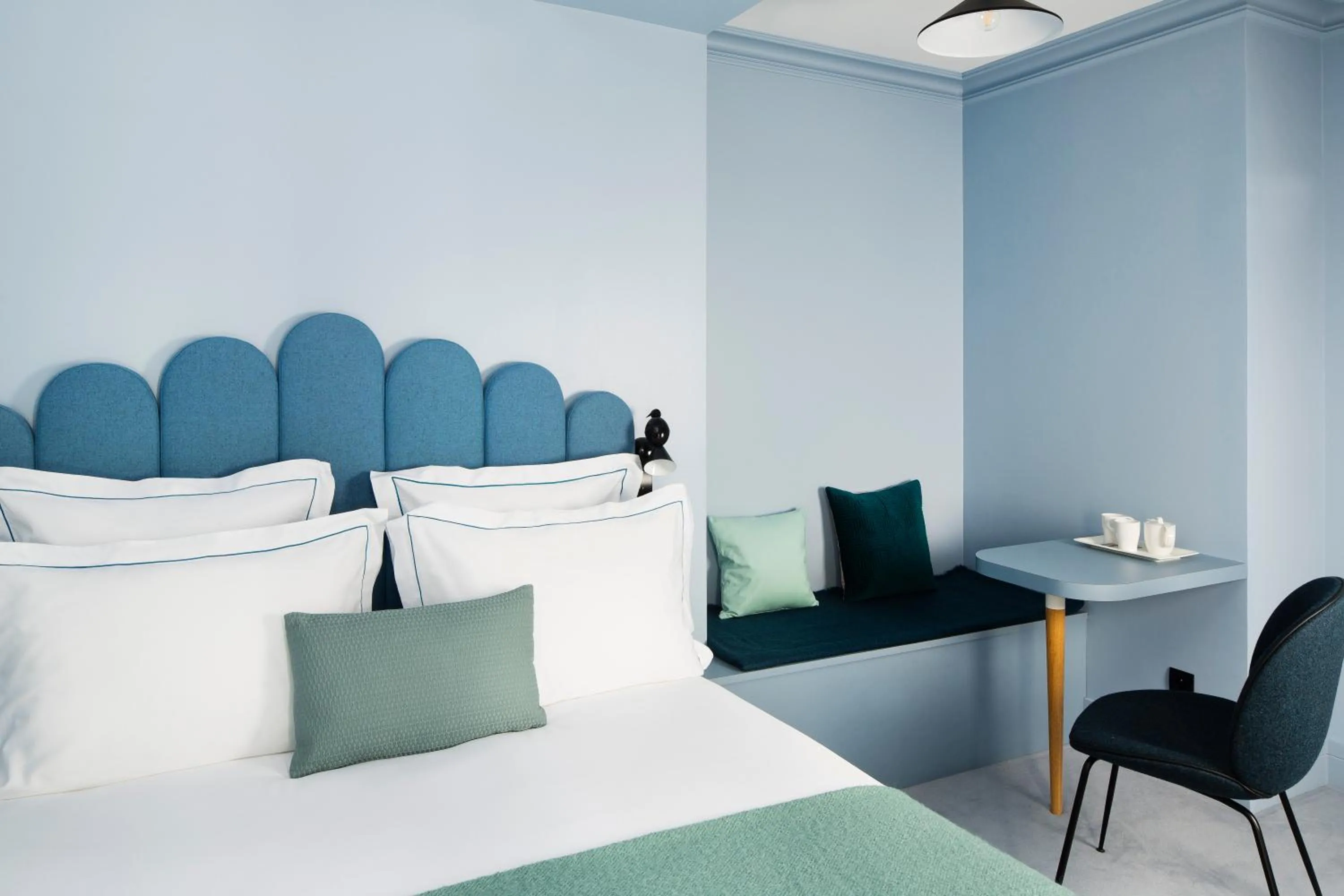 Bedroom in Hôtel Céleste Batignolles Montmartre