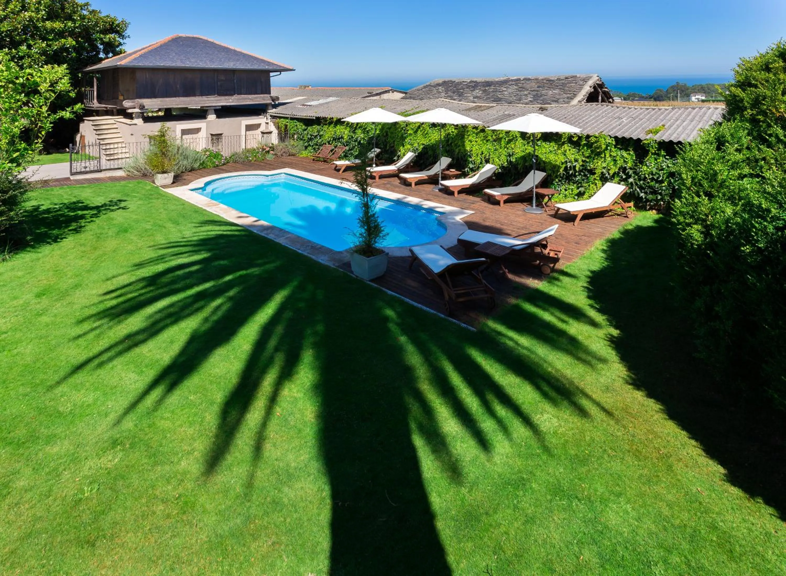 Swimming pool in Casa de Castro