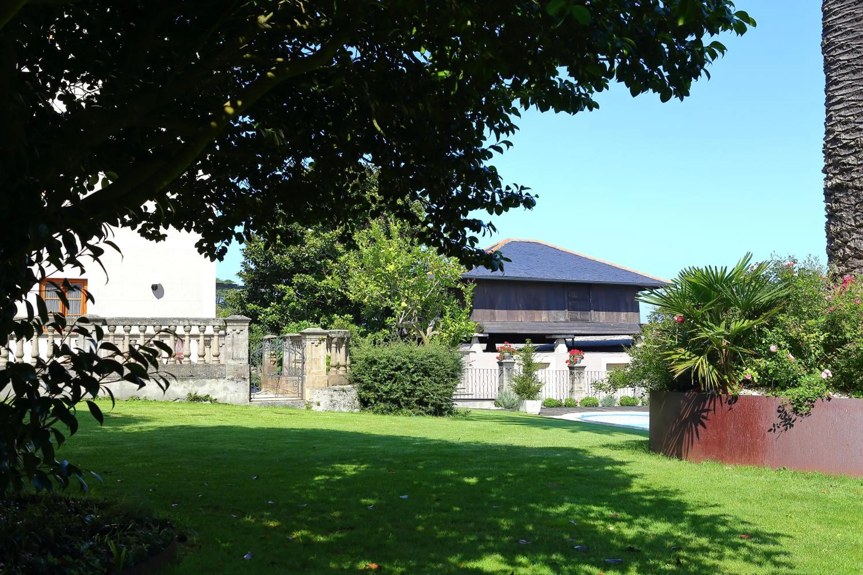 Property building in Casa de Castro