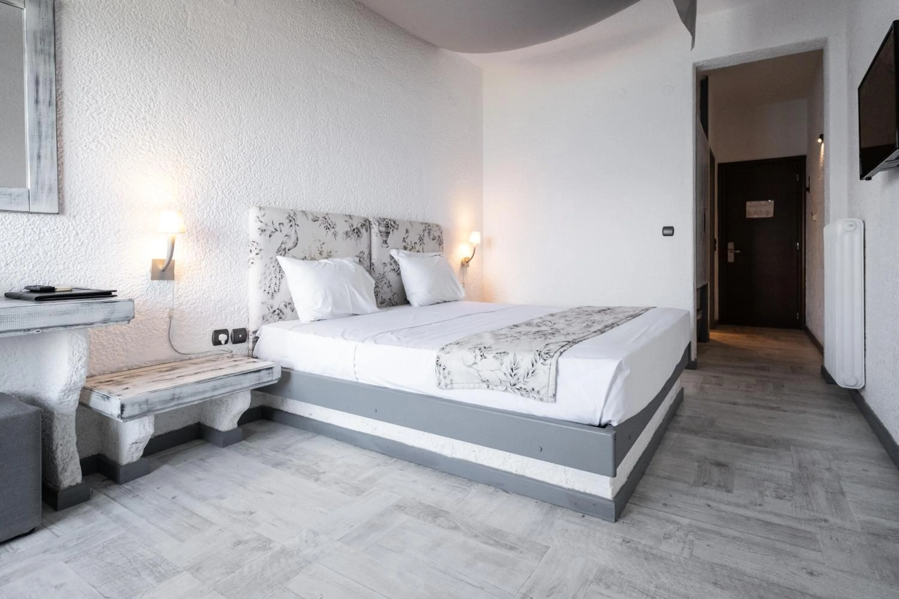 Bed in Long Beach Hotel & Resort