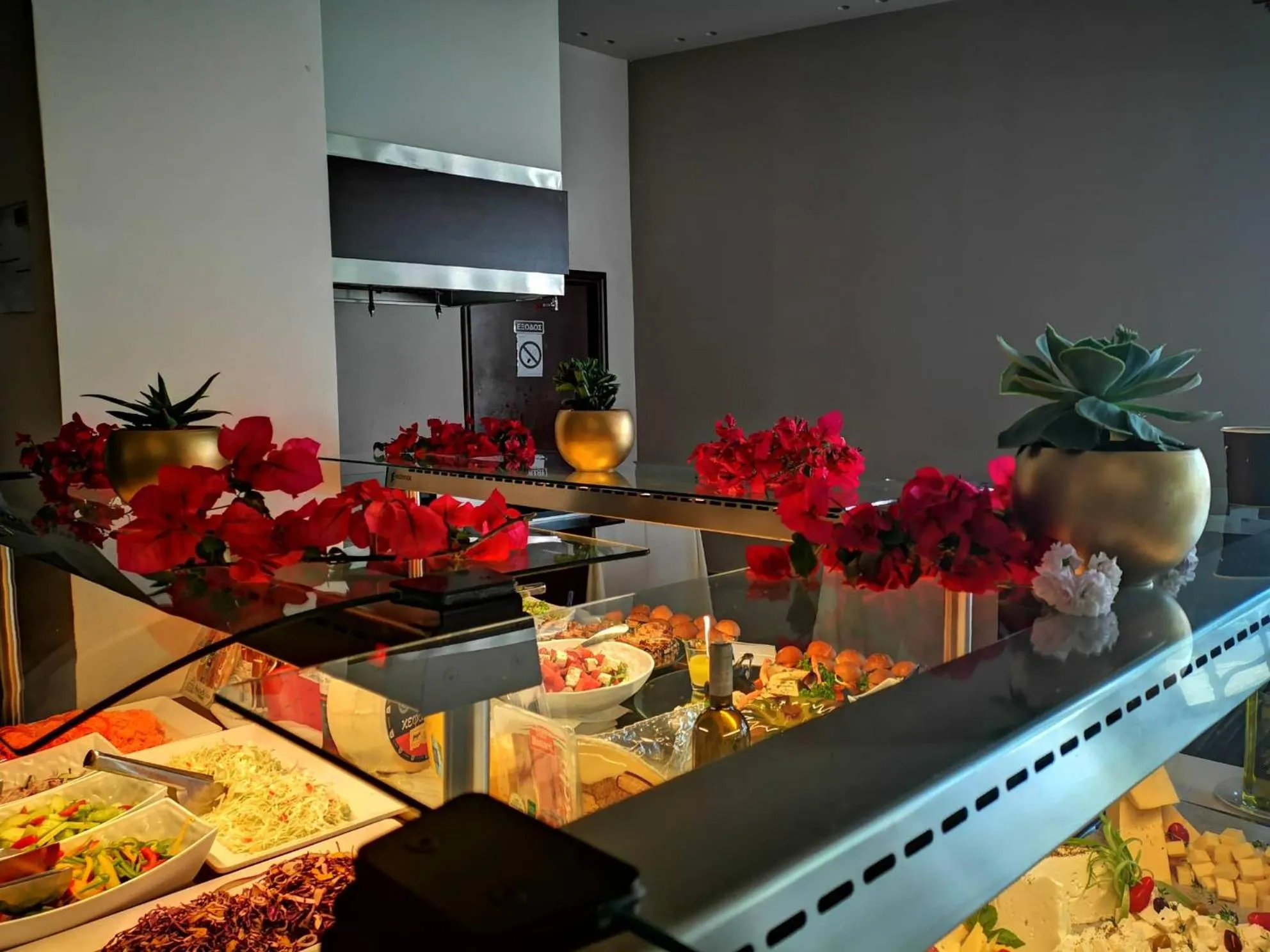 Restaurant/places to eat in Long Beach Hotel & Resort