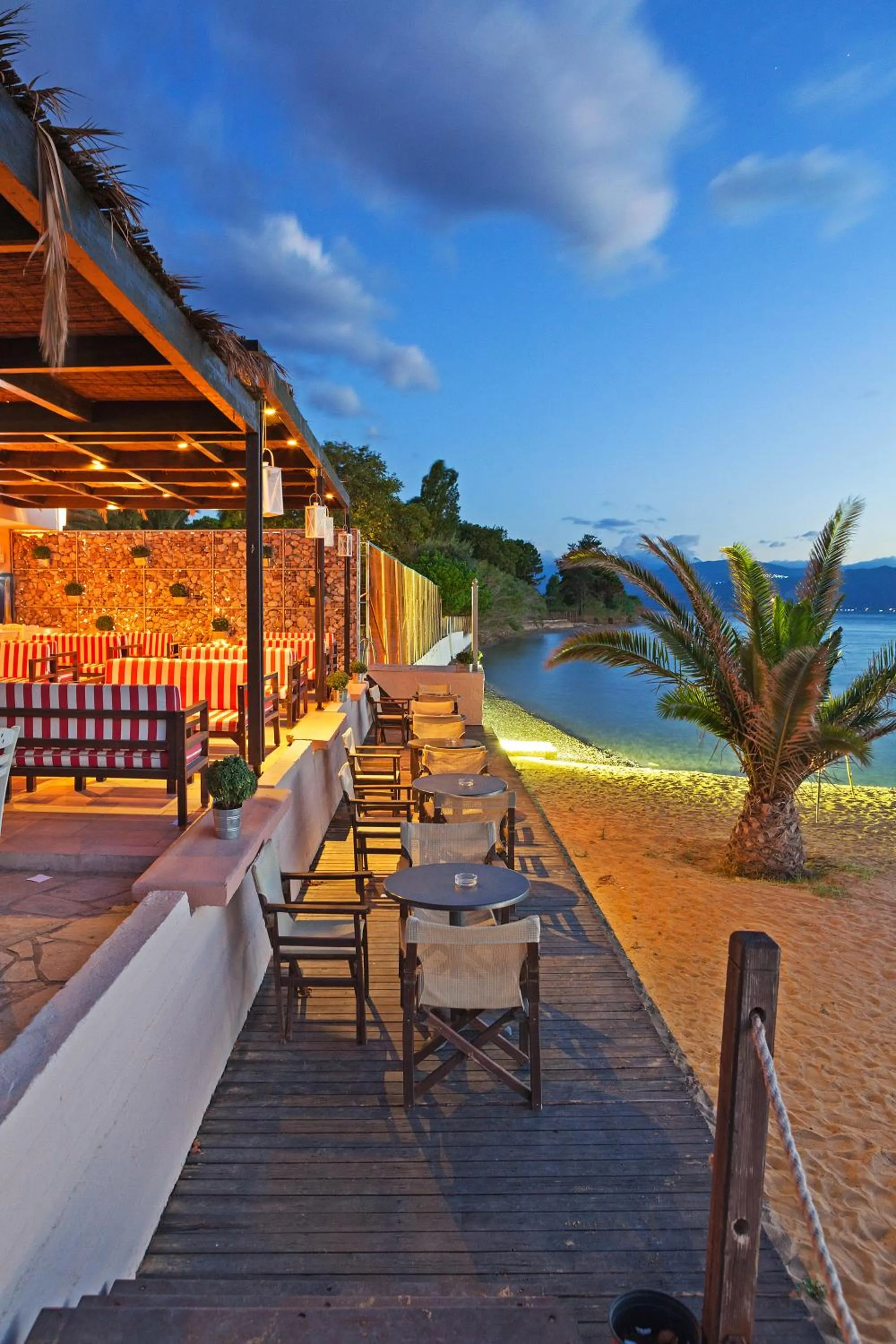Patio in Long Beach Hotel & Resort