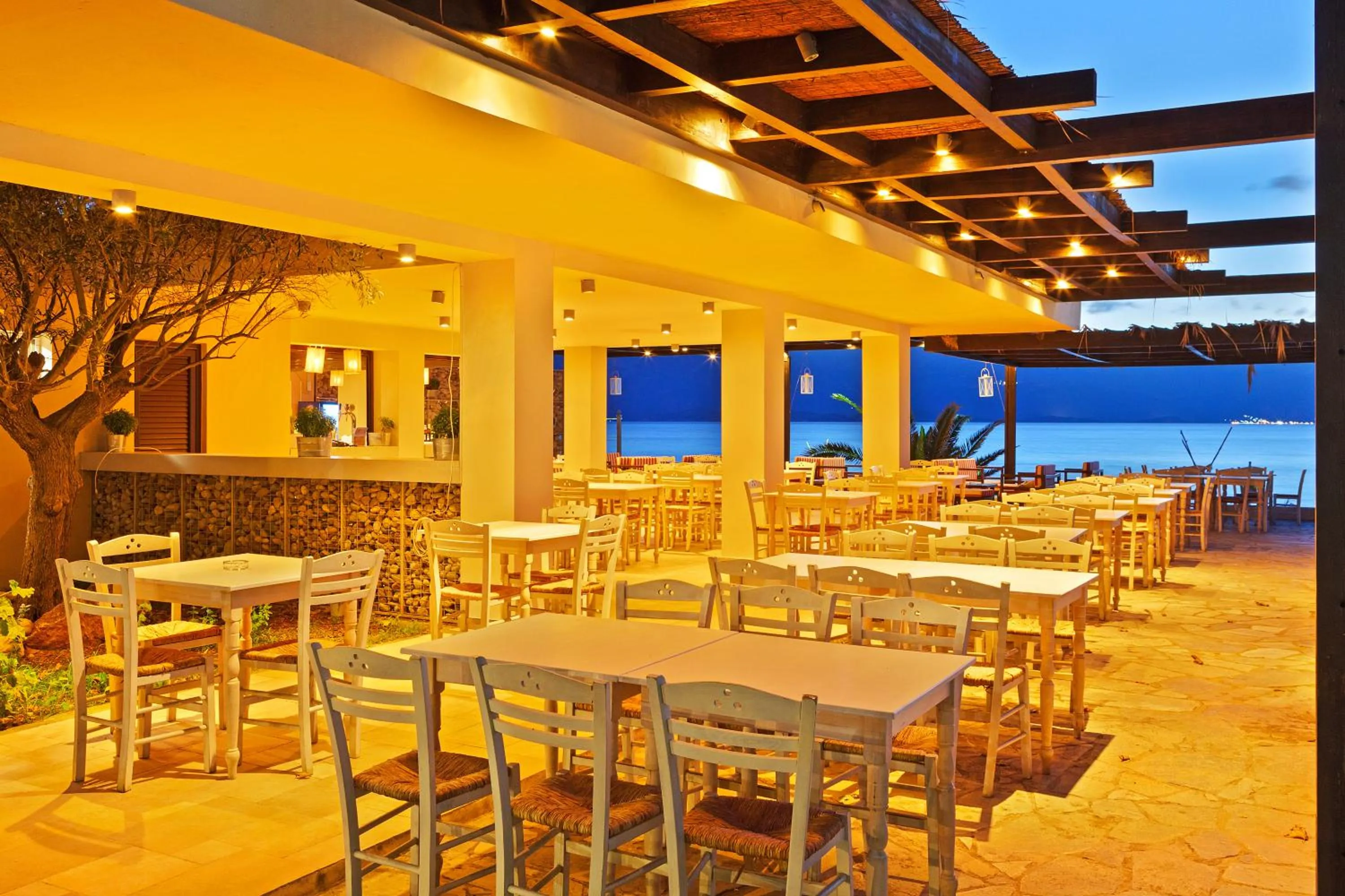 Lounge or bar in Long Beach Hotel & Resort