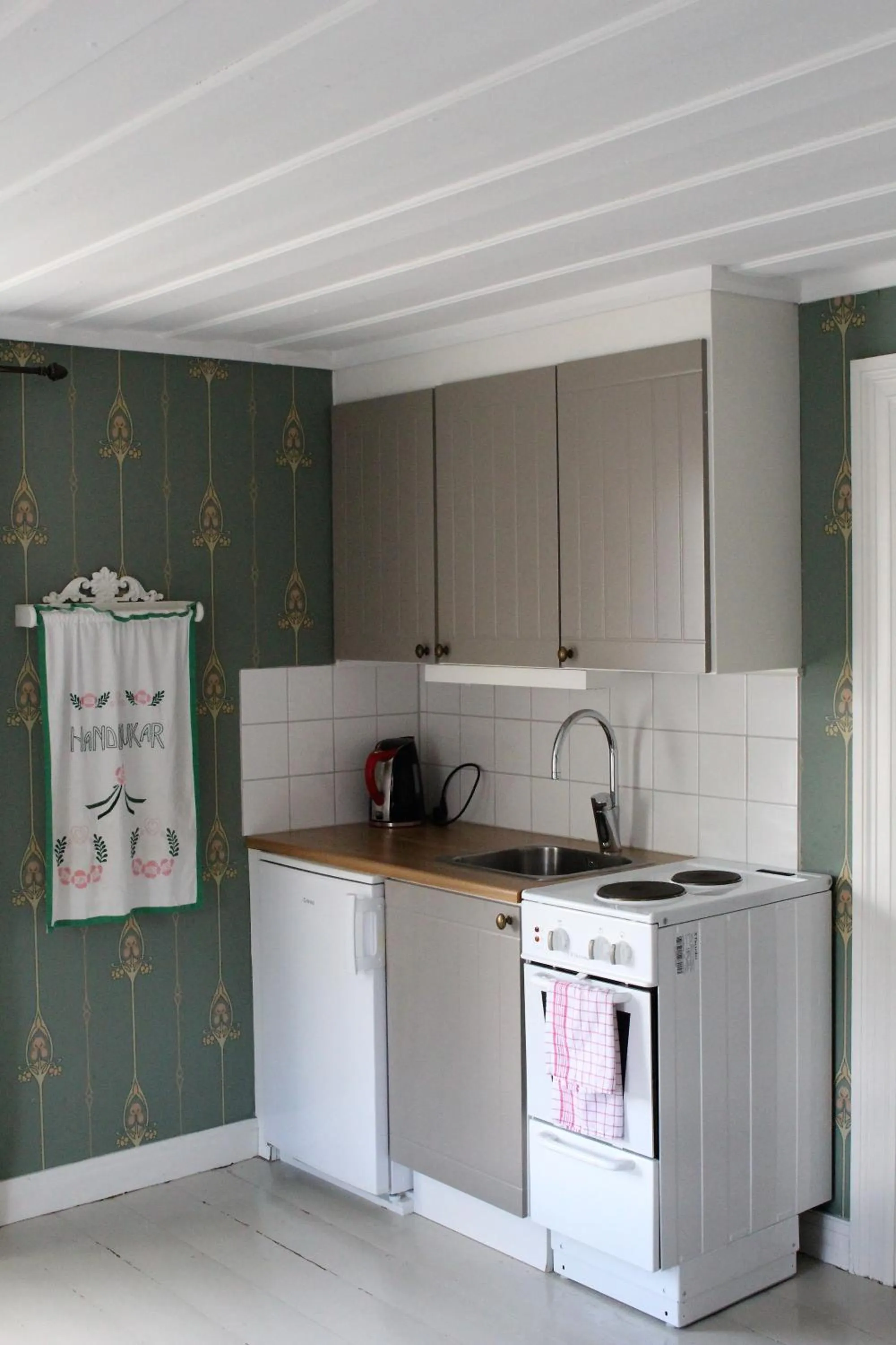 Kitchen or kitchenette in STF Hostel Vilhelmina Kyrkstad