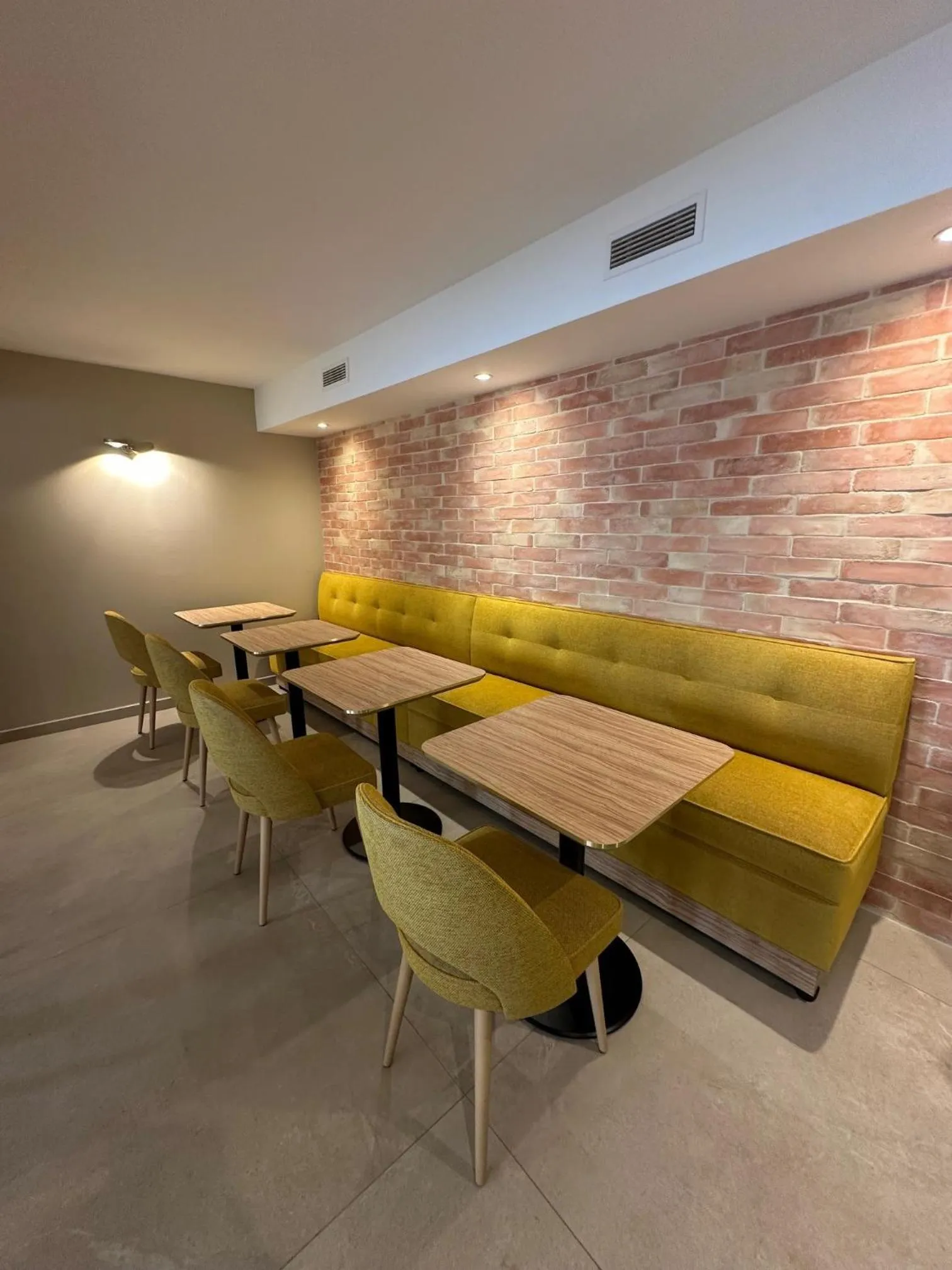 Breakfast in Hôtel Le Médiéval Palais des Papes