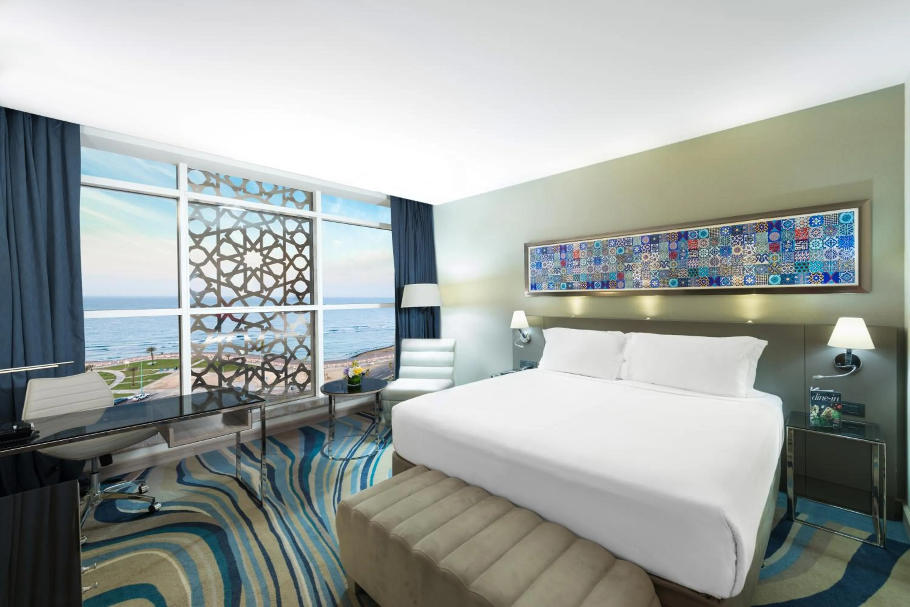 Sea view, Bed in Radisson Blu Hotel, Jeddah Corniche