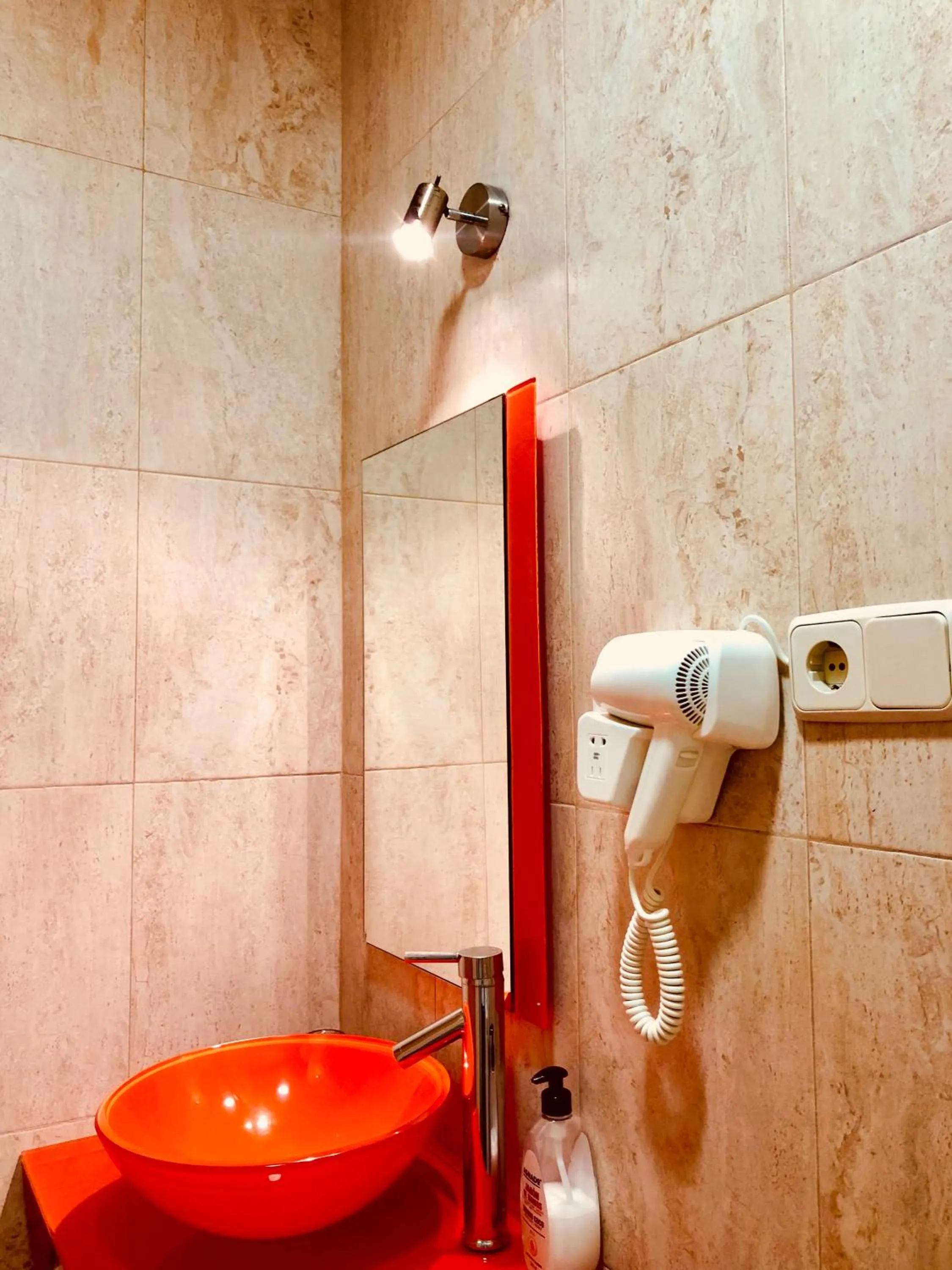 Shower in Hostal Nersan2