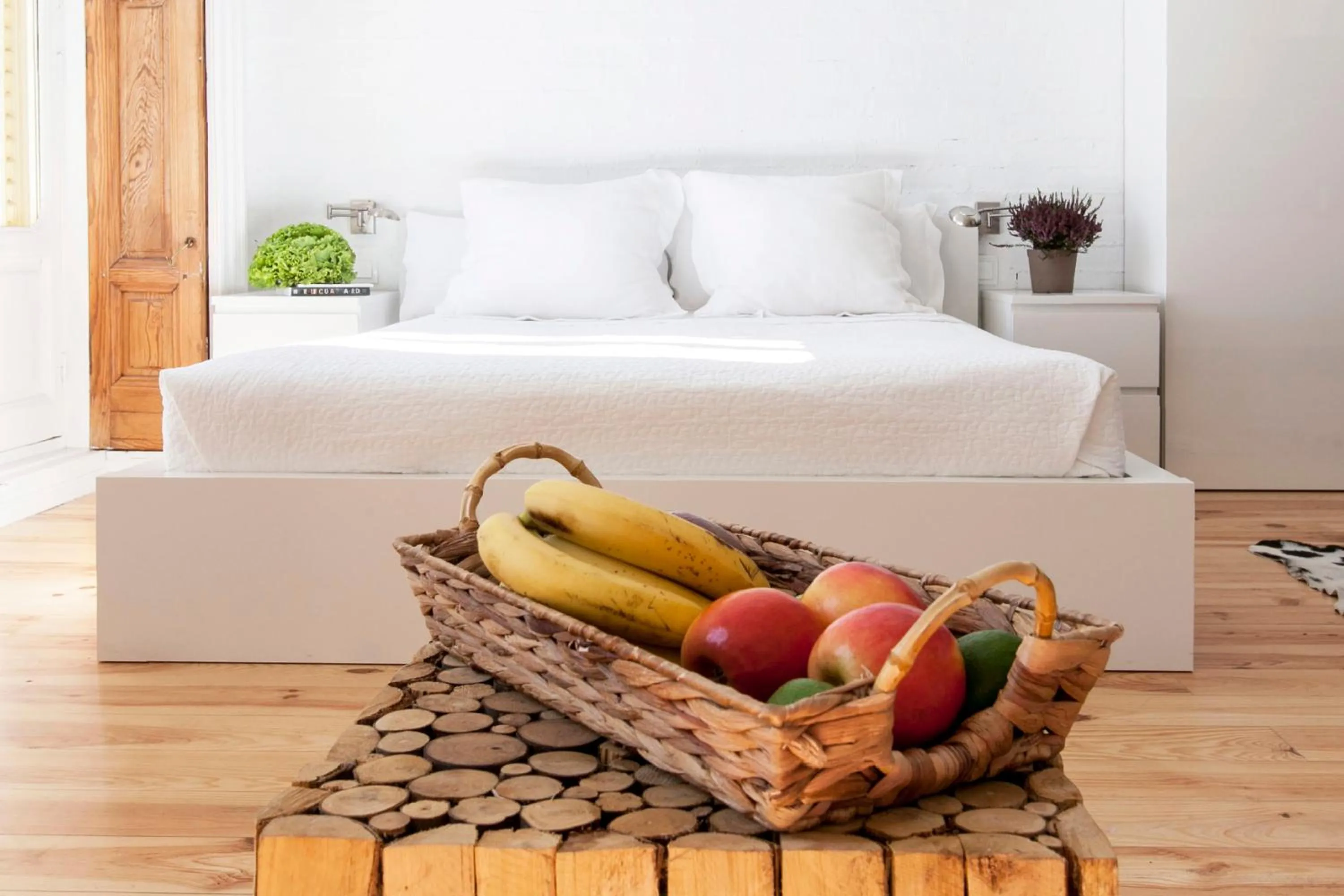 Food, Bed in Apartamentos Matute 11
