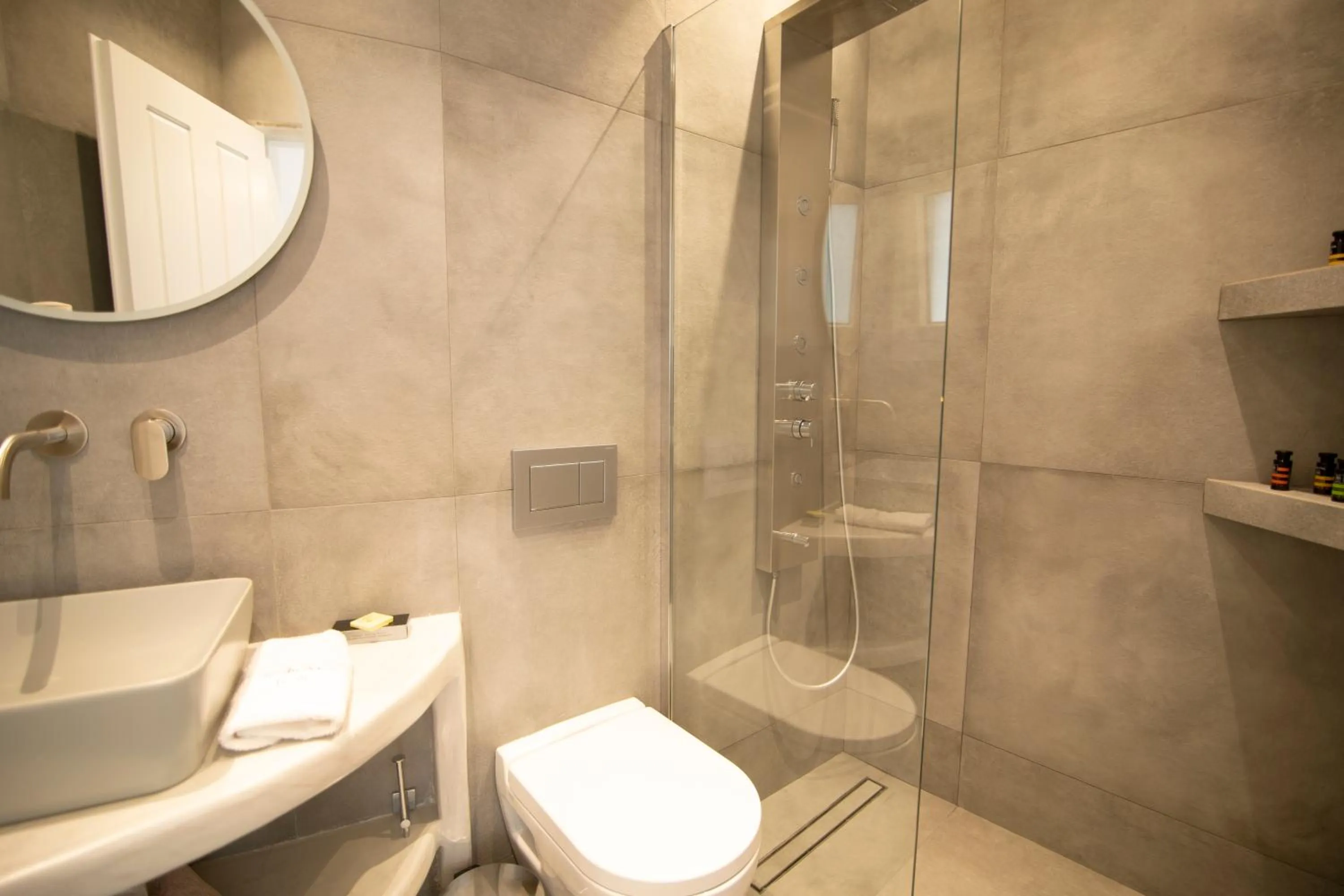 Bathroom in Nymfes Hotel