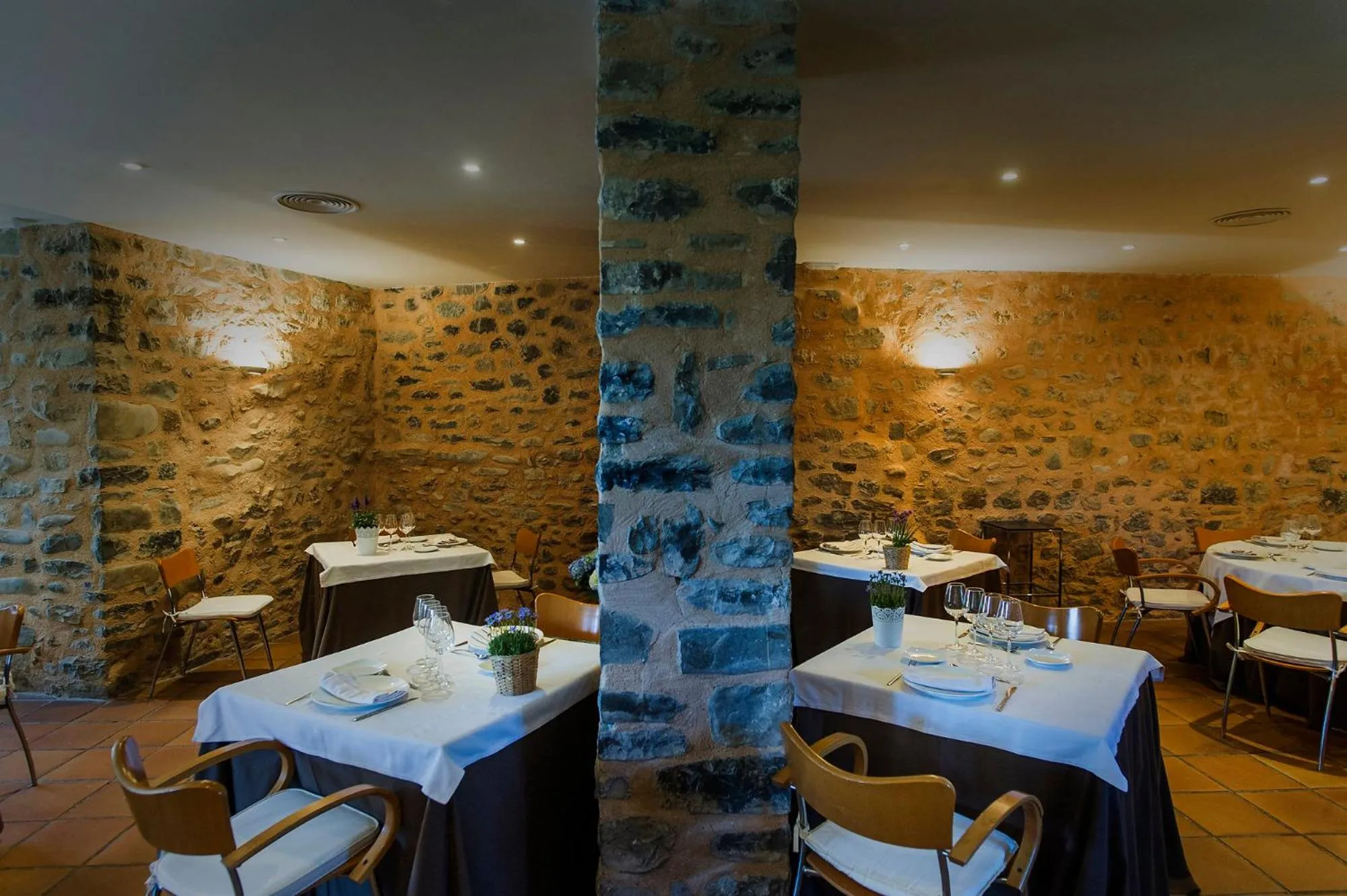 Restaurant/places to eat in Ligüerre Resort