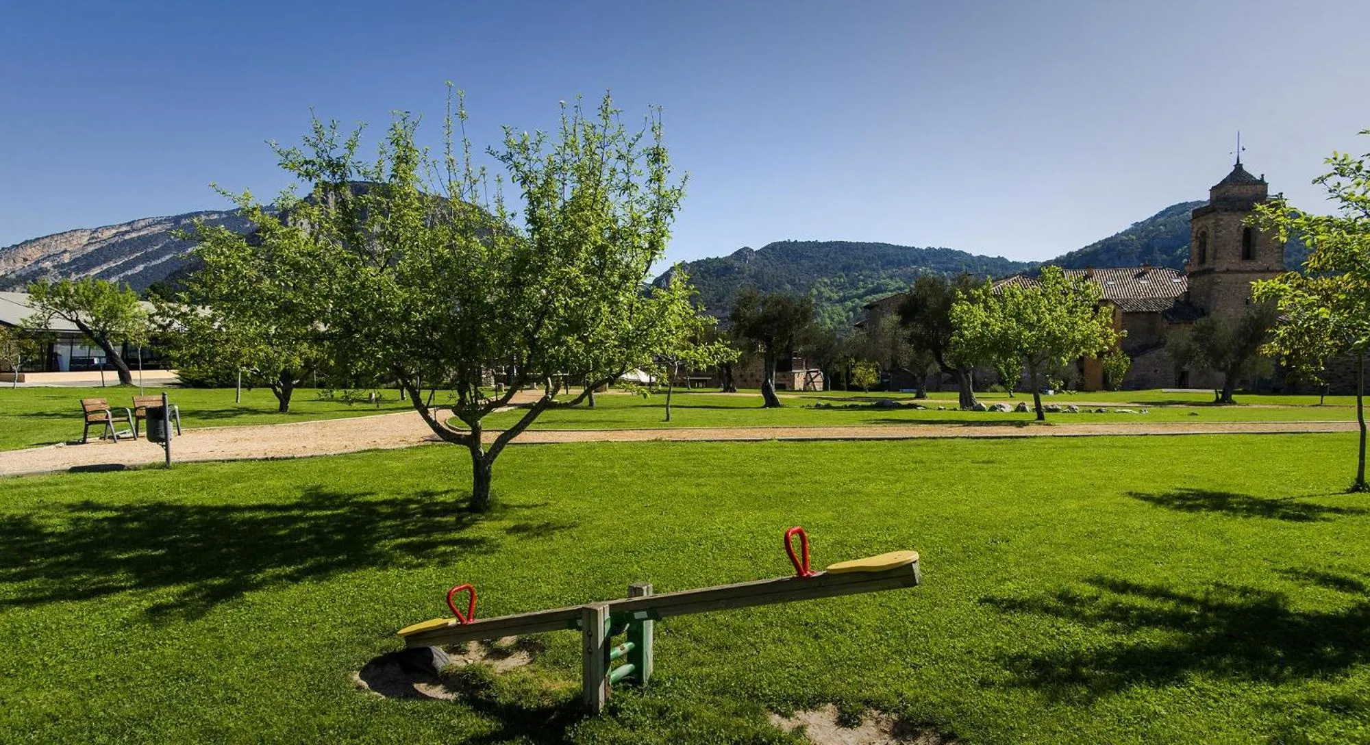 Day in Ligüerre Resort