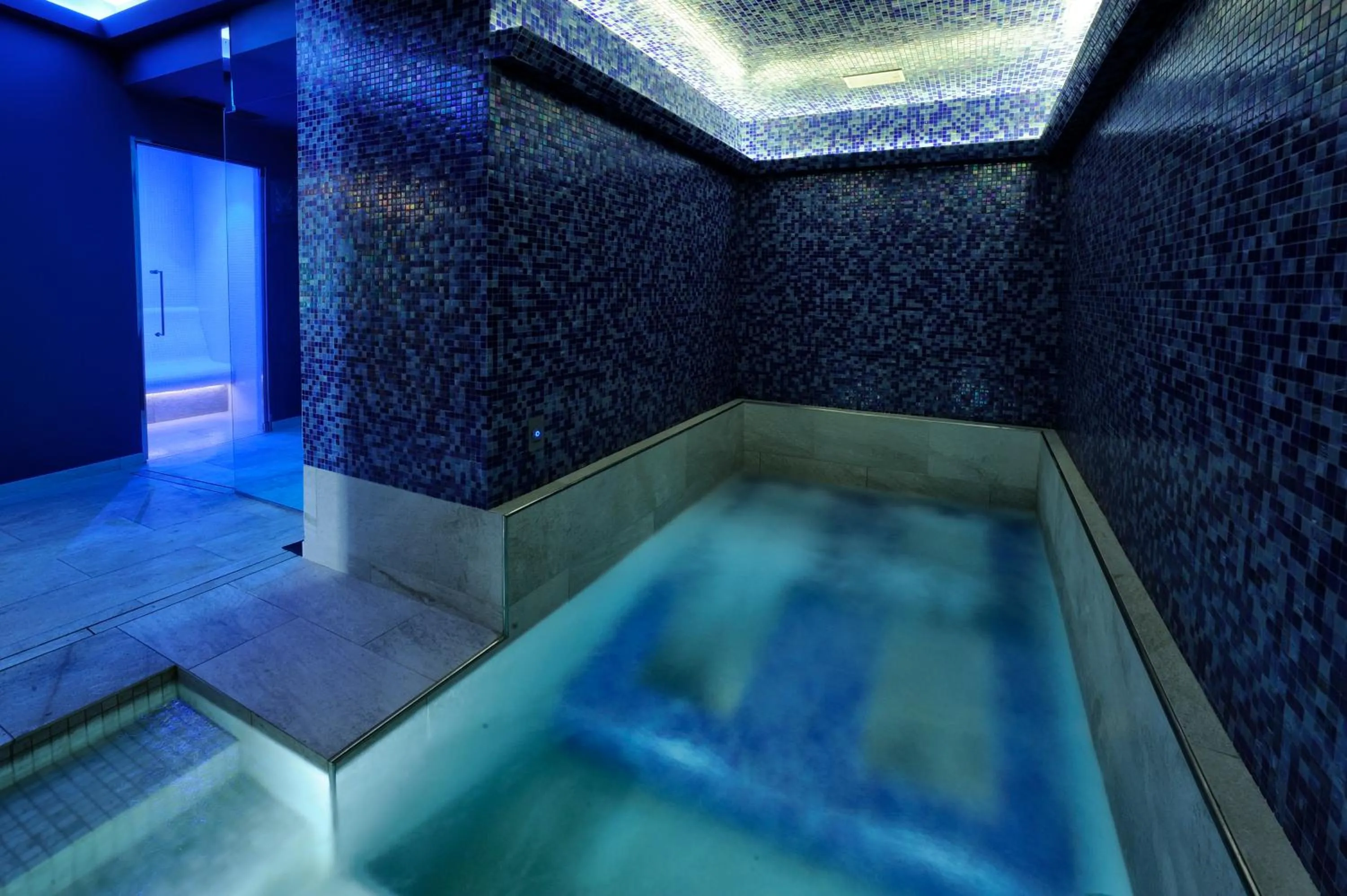 Hot Tub in Hotel De Paris Sanremo