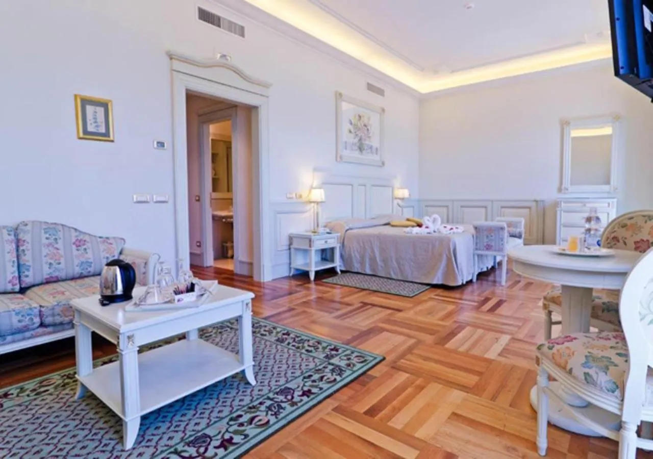 Bed in Hotel De Paris Sanremo