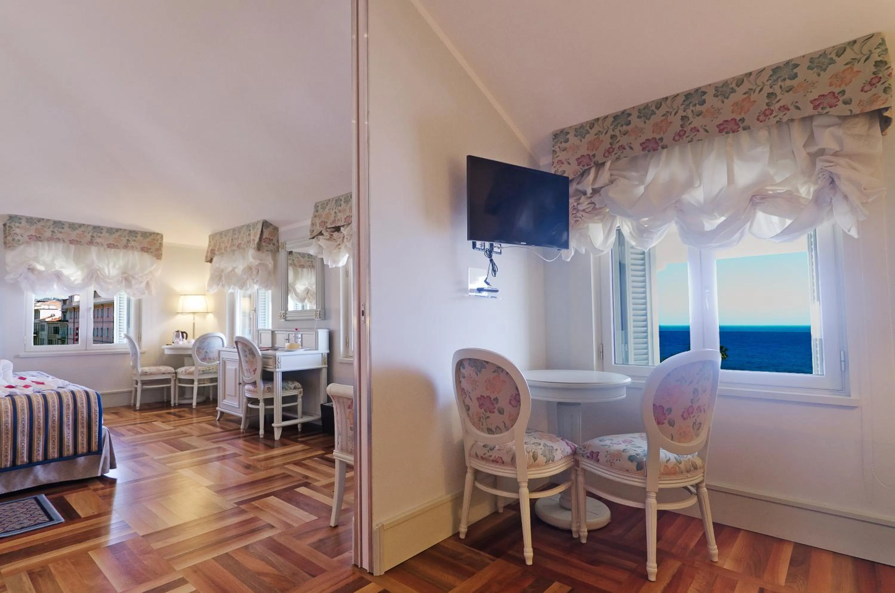 TV and multimedia, Bed in Hotel De Paris Sanremo