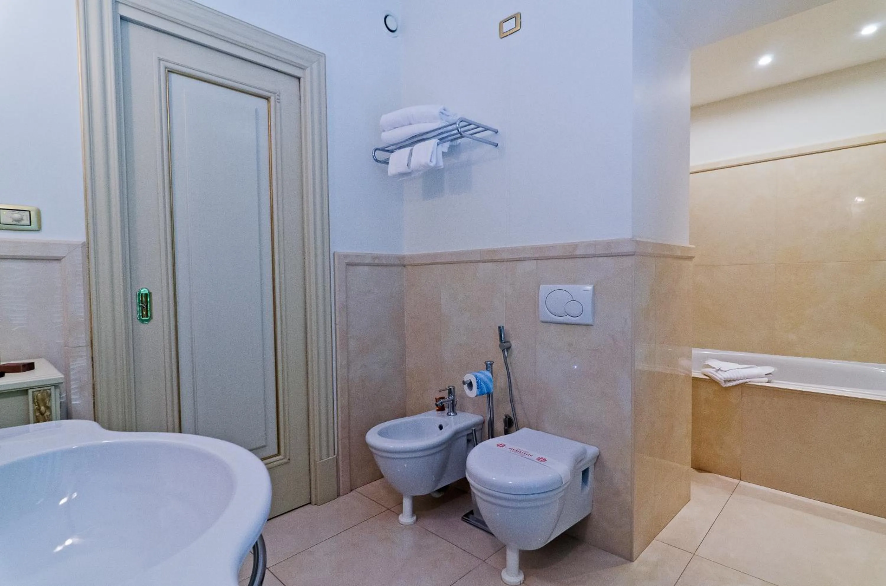 Toilet in Hotel De Paris Sanremo