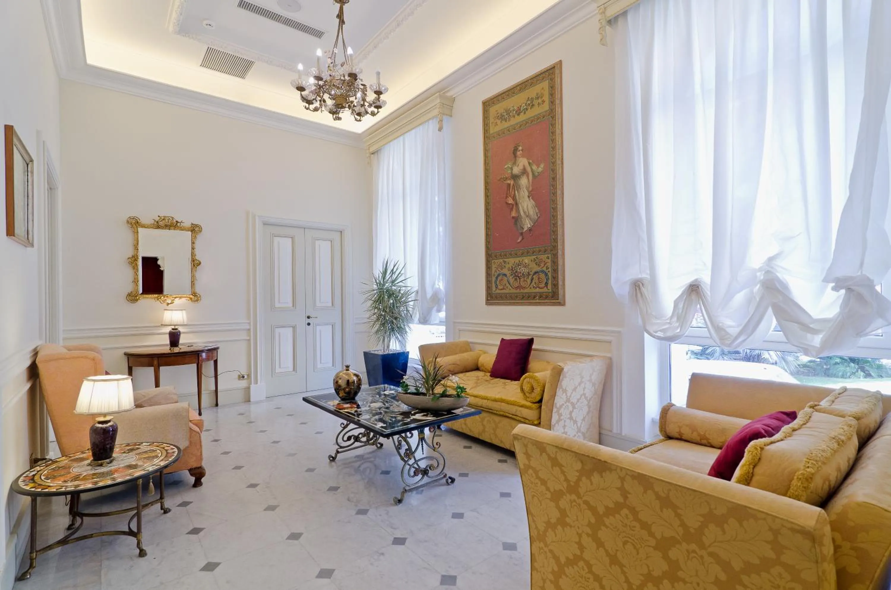 Communal lounge/ TV room in Hotel De Paris Sanremo