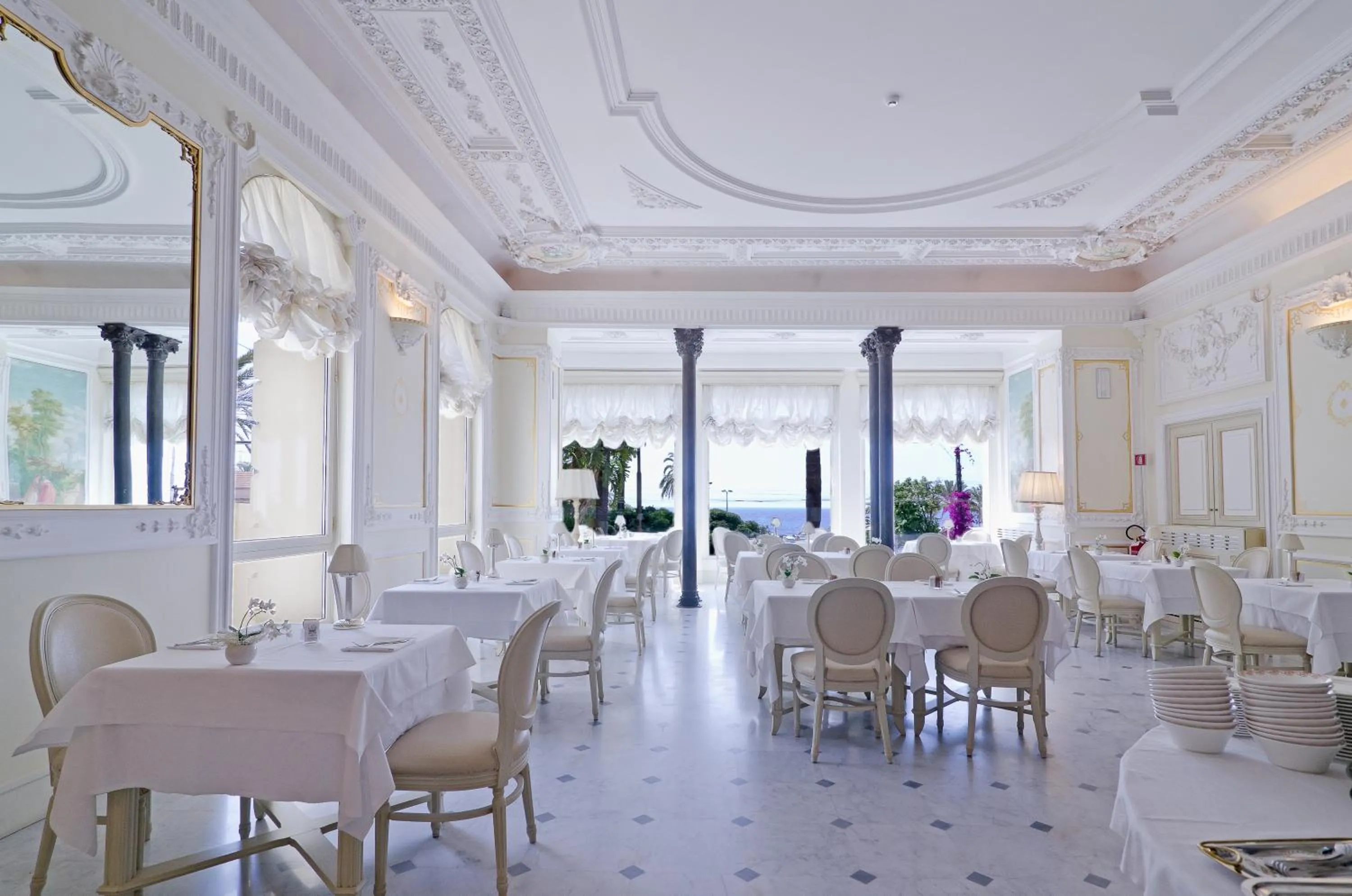 Restaurant/places to eat in Hotel De Paris Sanremo