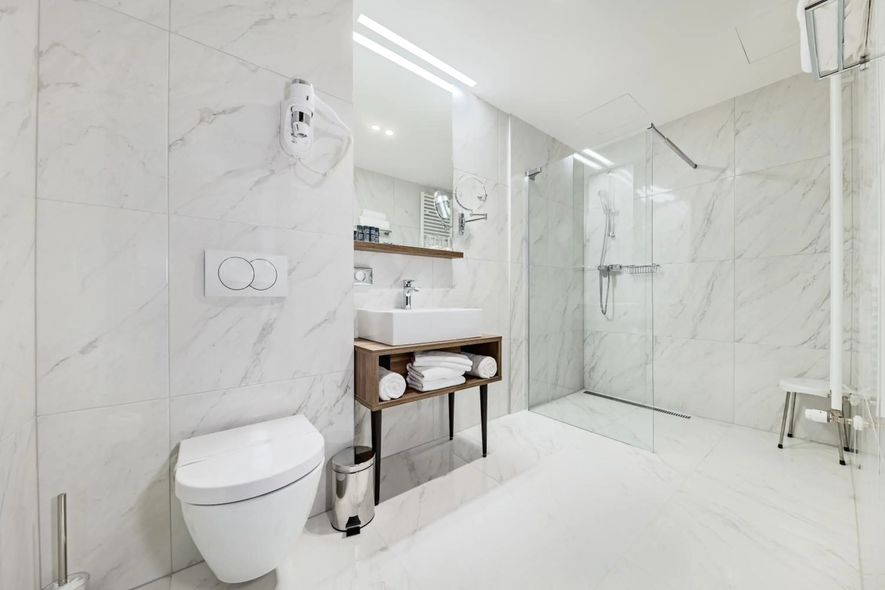 Shower in Hotel Garden Hill