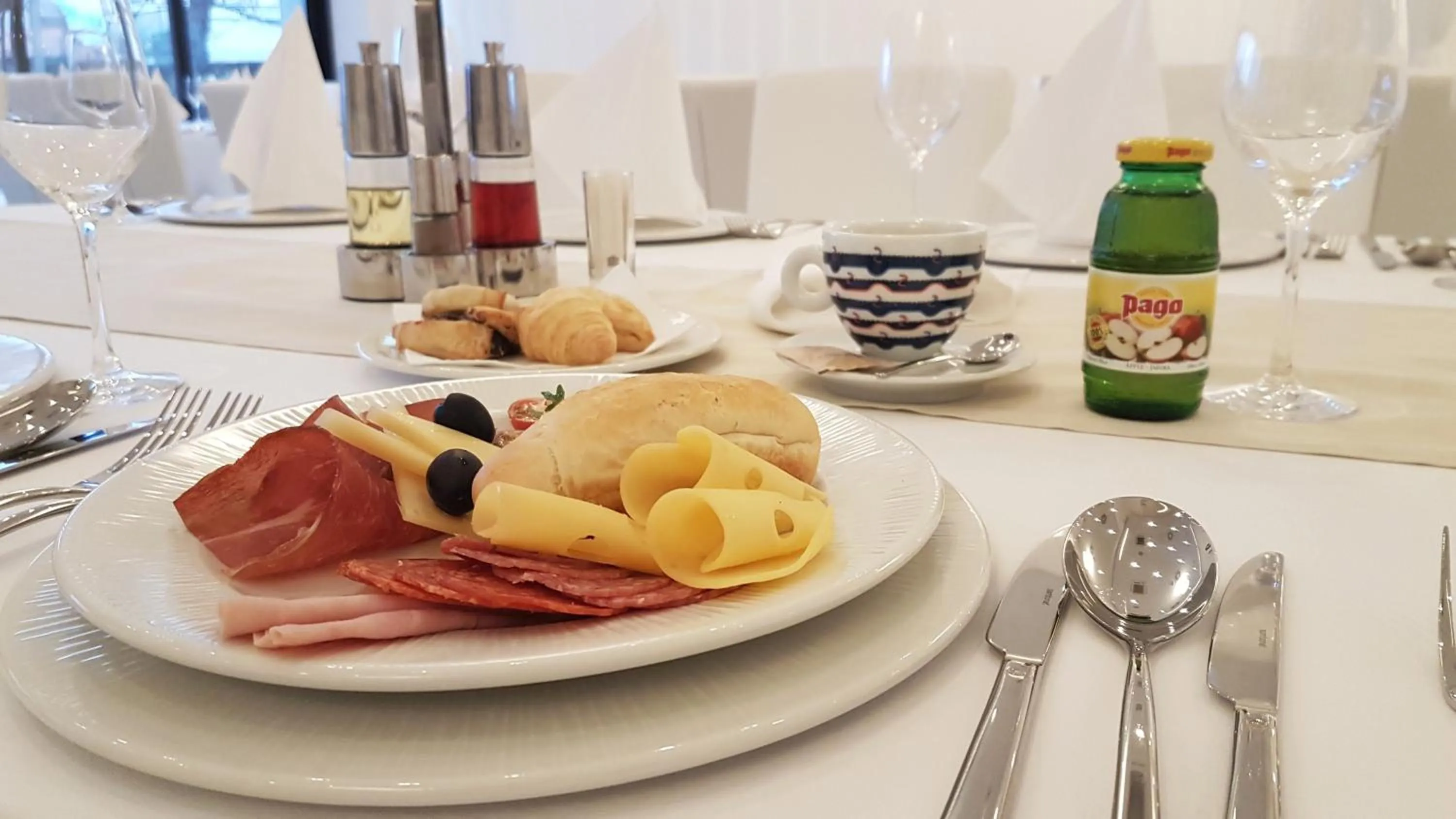 Breakfast in Hotel Garden Hill