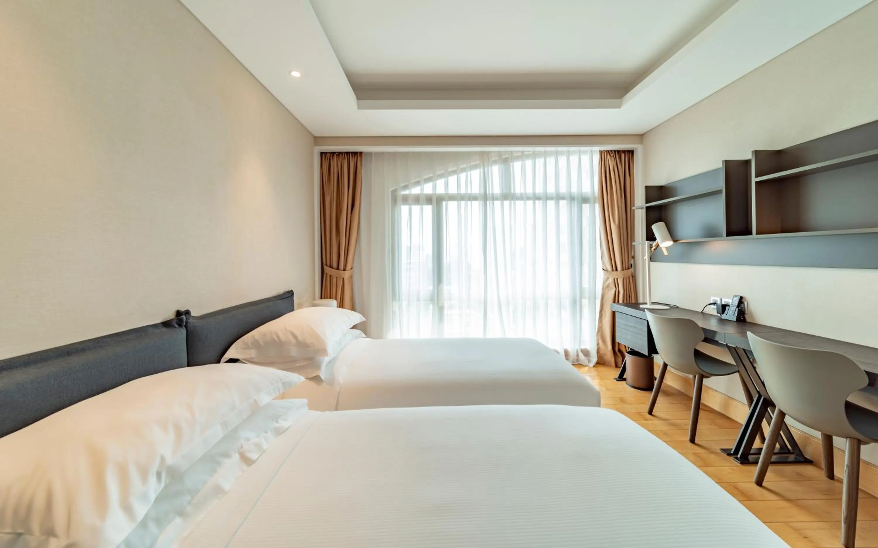 Bedroom, Bed in Sherwood Suites