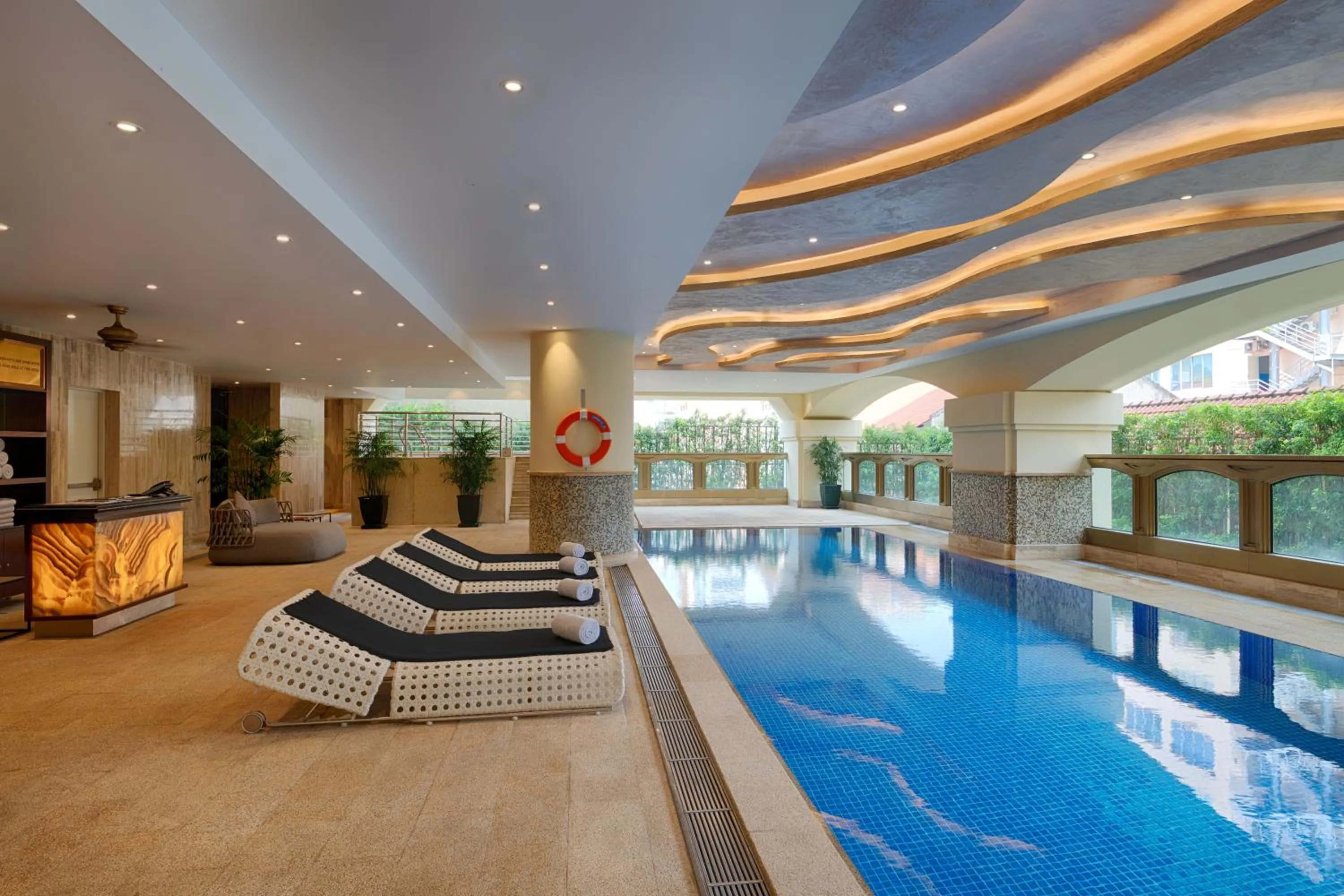 Swimming pool in Sherwood Suites
