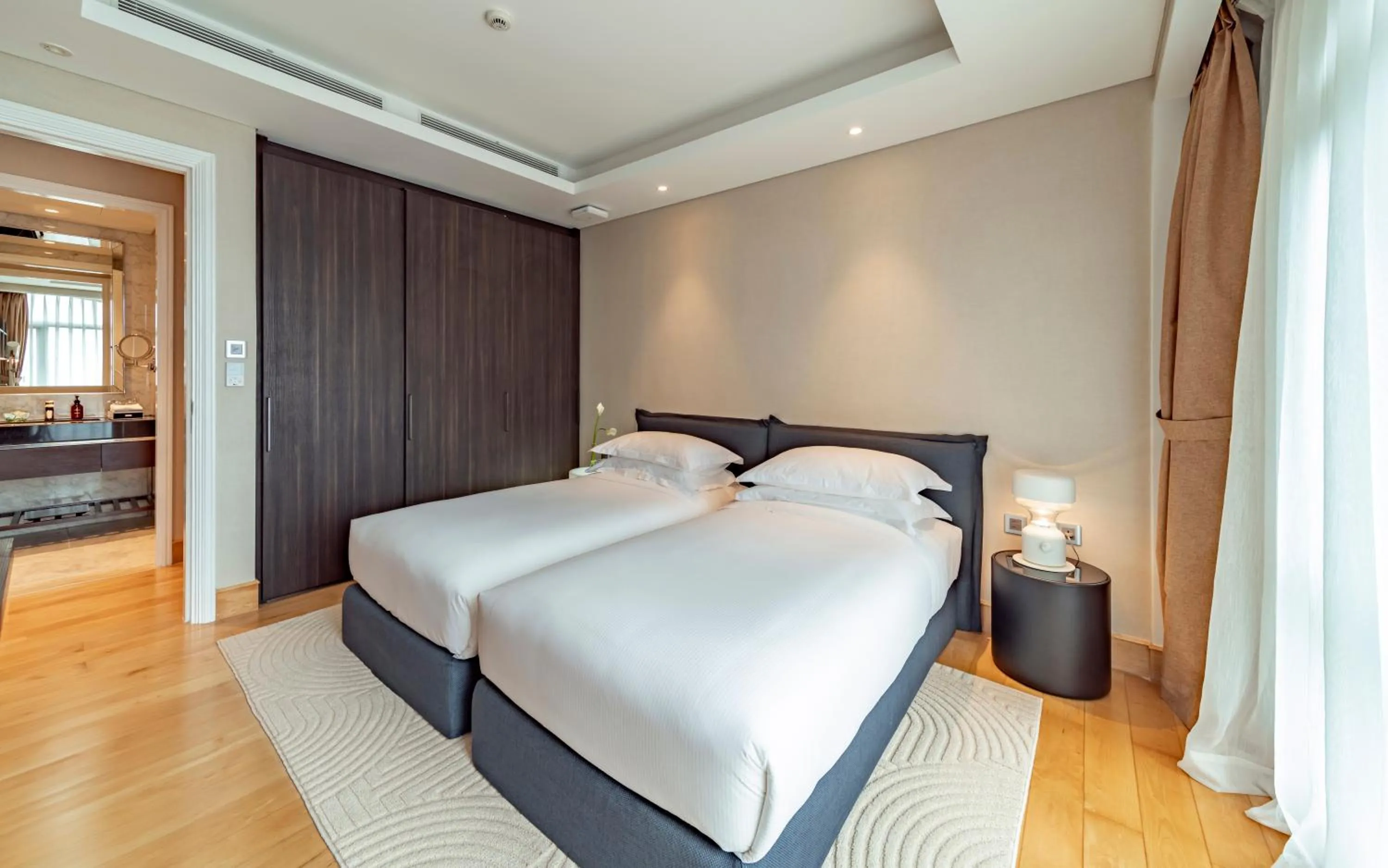 Bedroom, Bed in Sherwood Suites