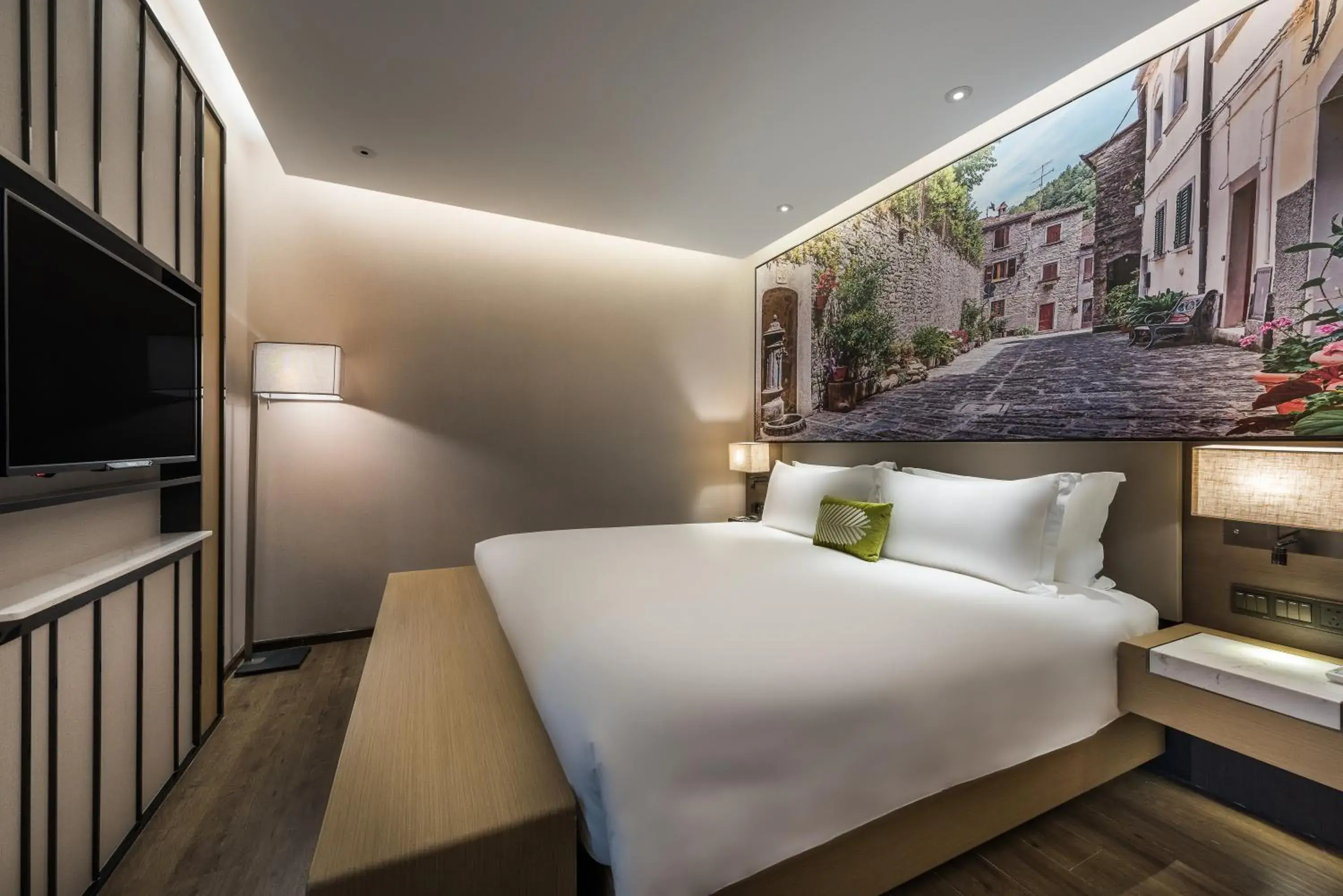 Executive Suite with One King Bed in Mercure Shanghai Hongqiao Railway Station Executive Suite with One King Bed in Mercure Shanghai Hongqiao Railway Station