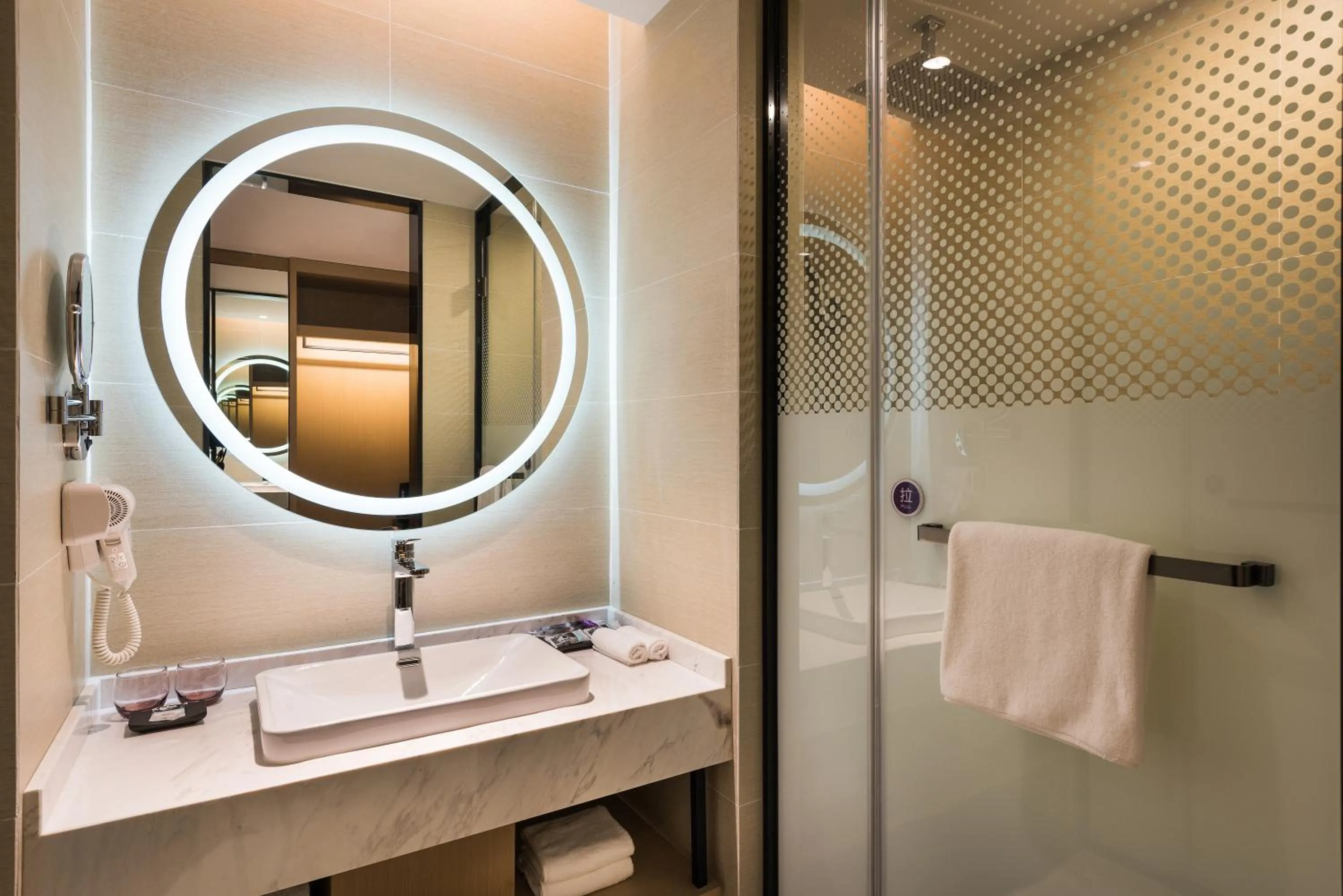 Bathroom in Mercure Shanghai Hongqiao Railway Station