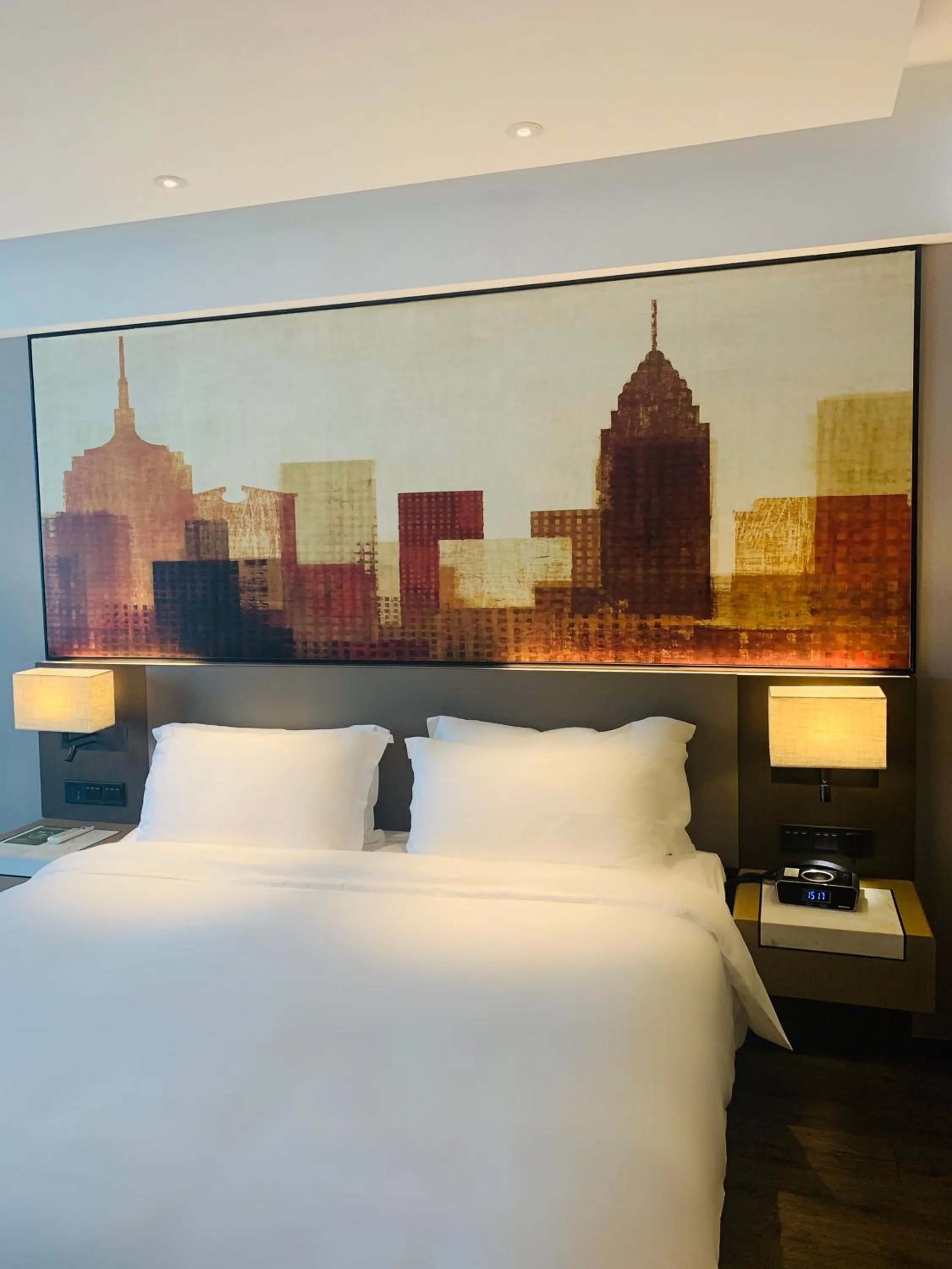 Bed in Mercure Shanghai Hongqiao Railway Station