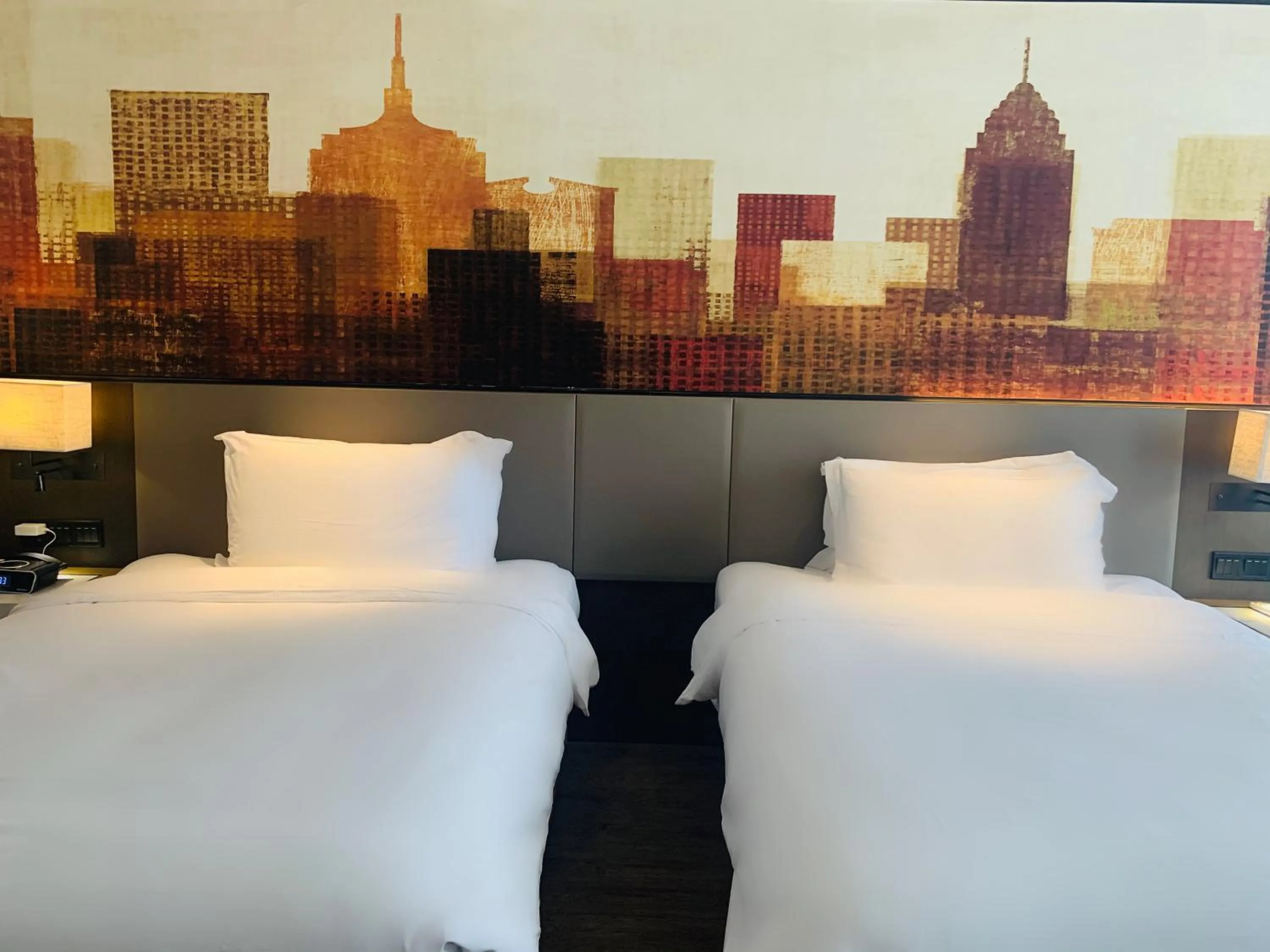 Bed in Mercure Shanghai Hongqiao Railway Station