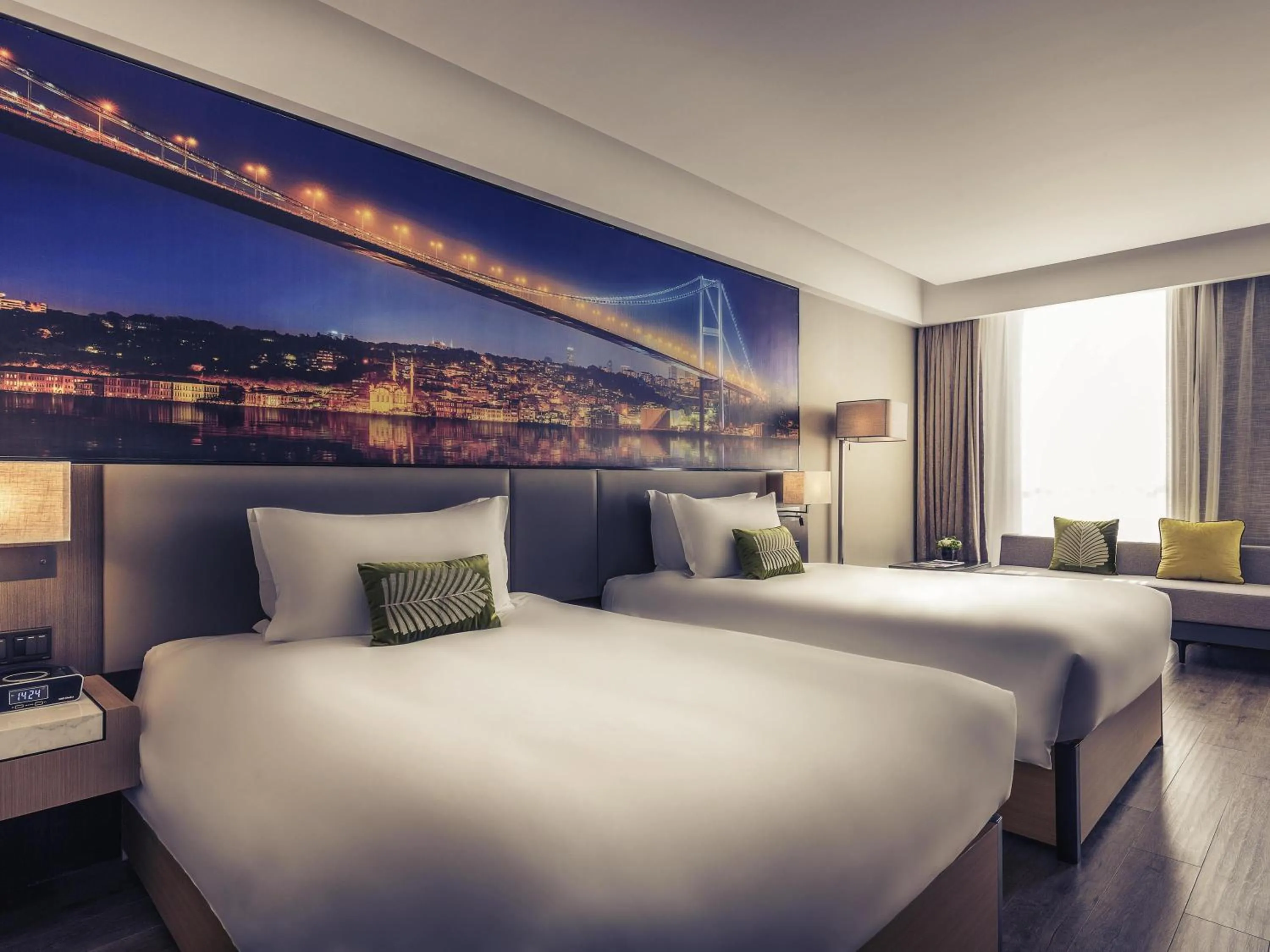 Bedroom, Bed in Mercure Shanghai Hongqiao Railway Station