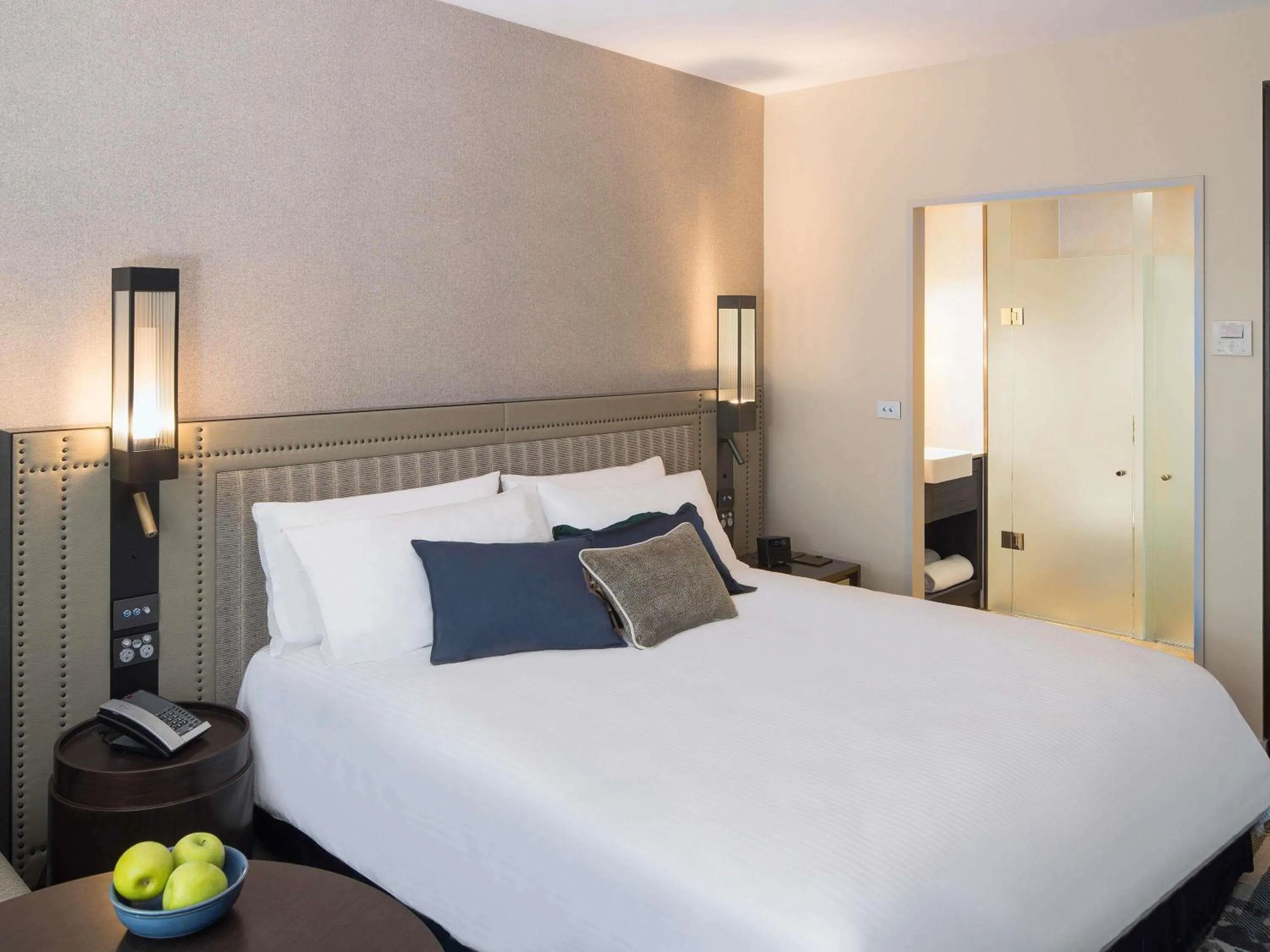 Bedroom, Bed in The William Inglis Mgallery