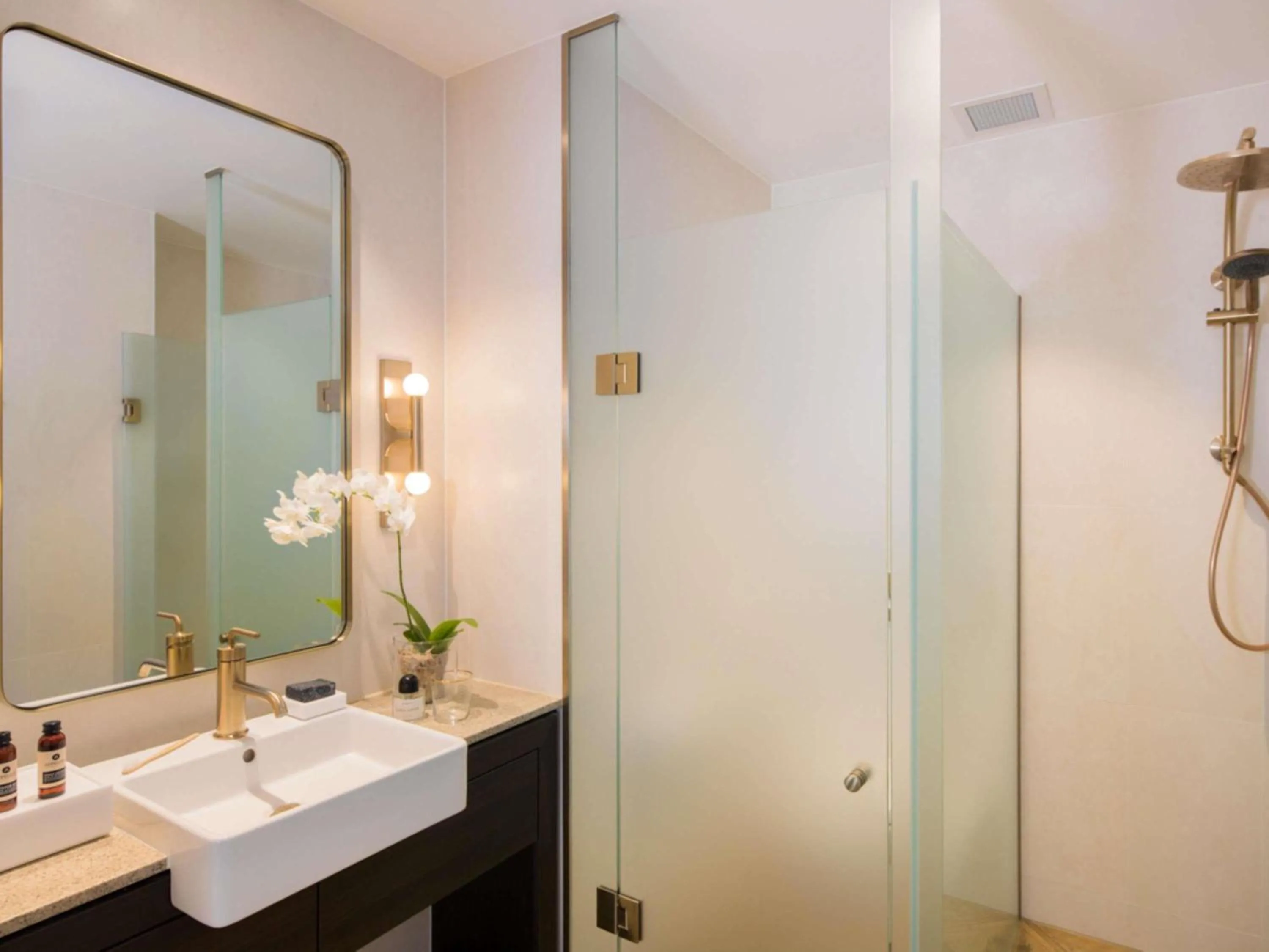 Bedroom in The William Inglis Mgallery