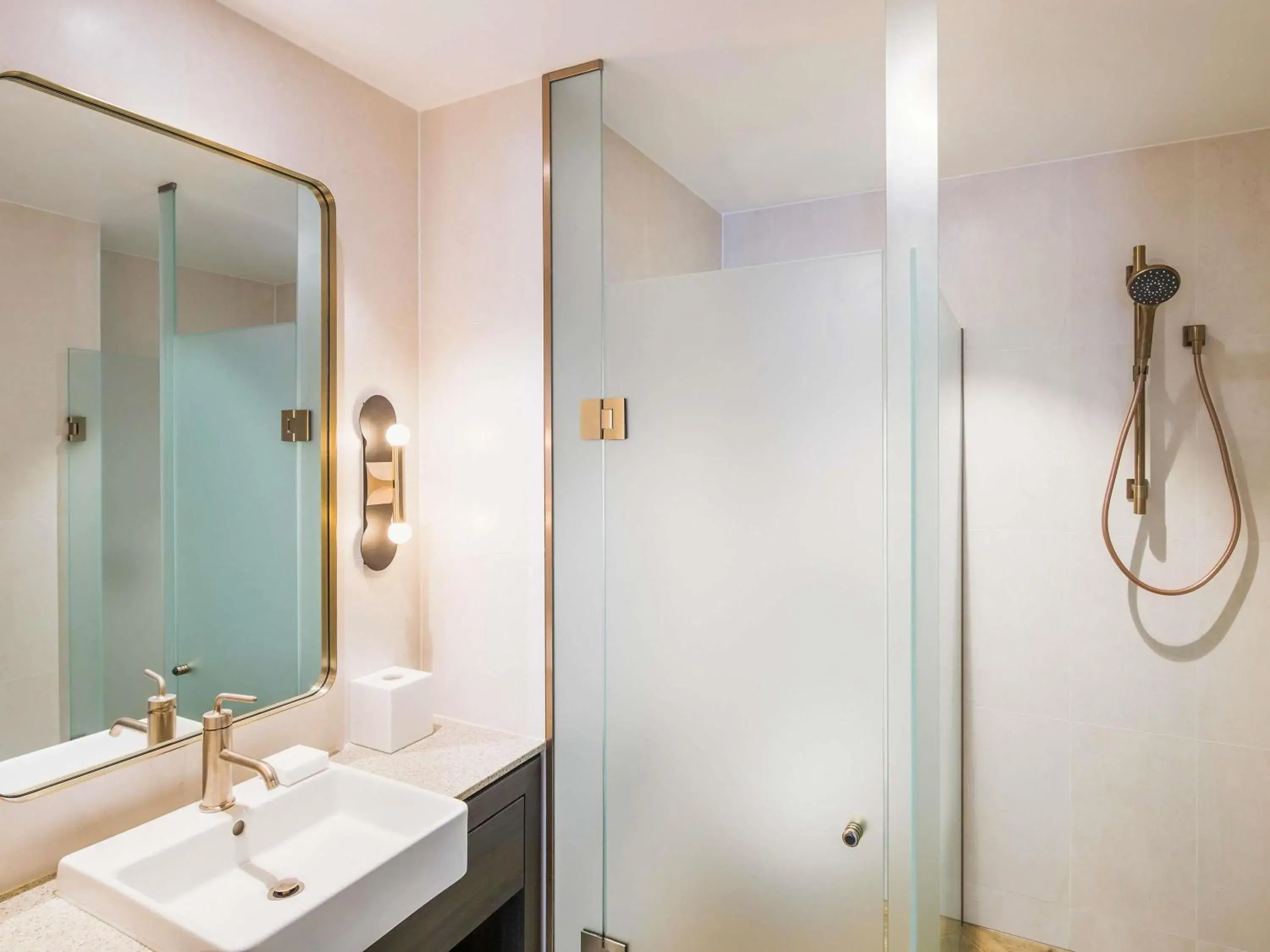 Deluxe King Room in The William Inglis Mgallery Deluxe King Room in The William Inglis Mgallery