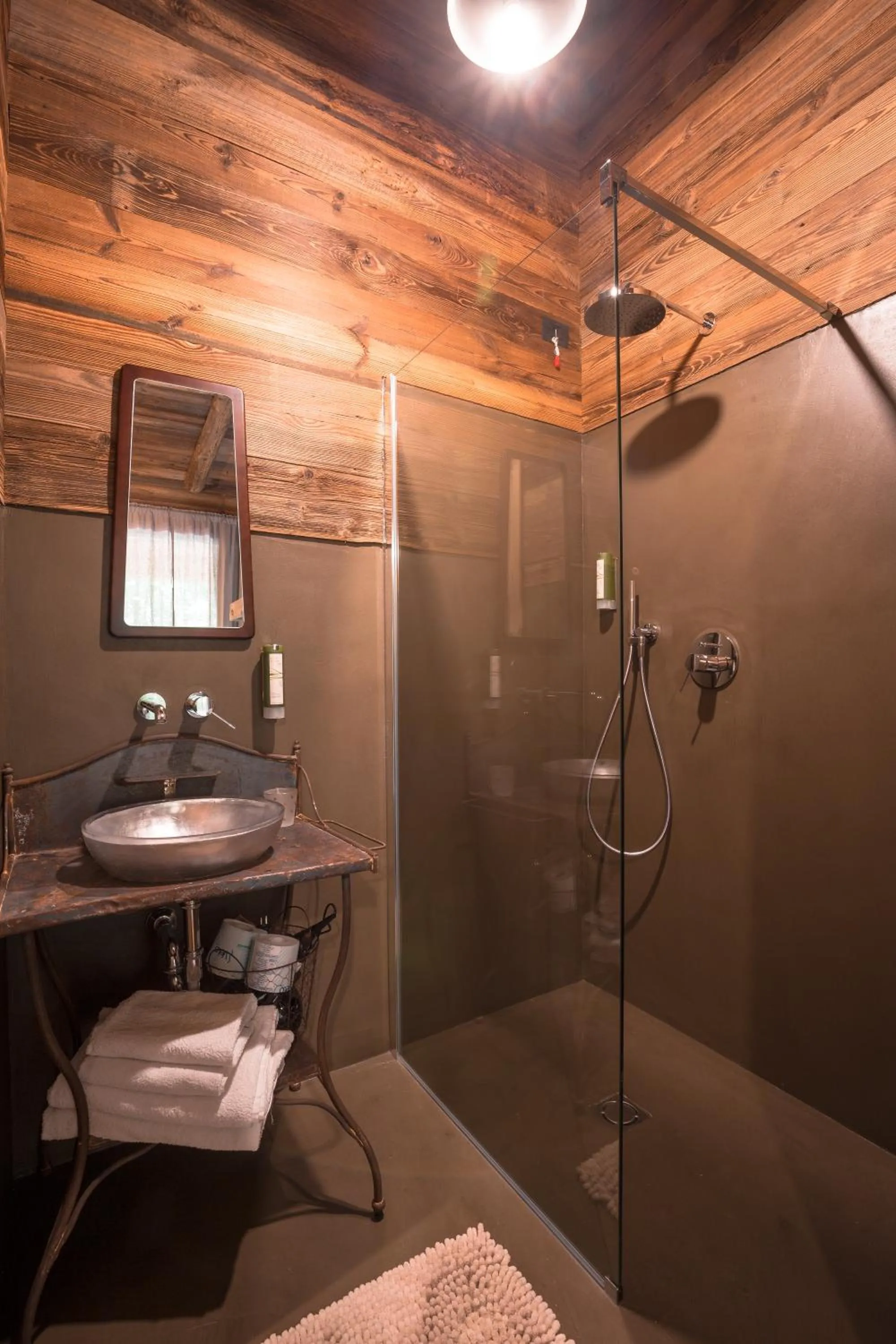 Bathroom in LMC Guesthouse