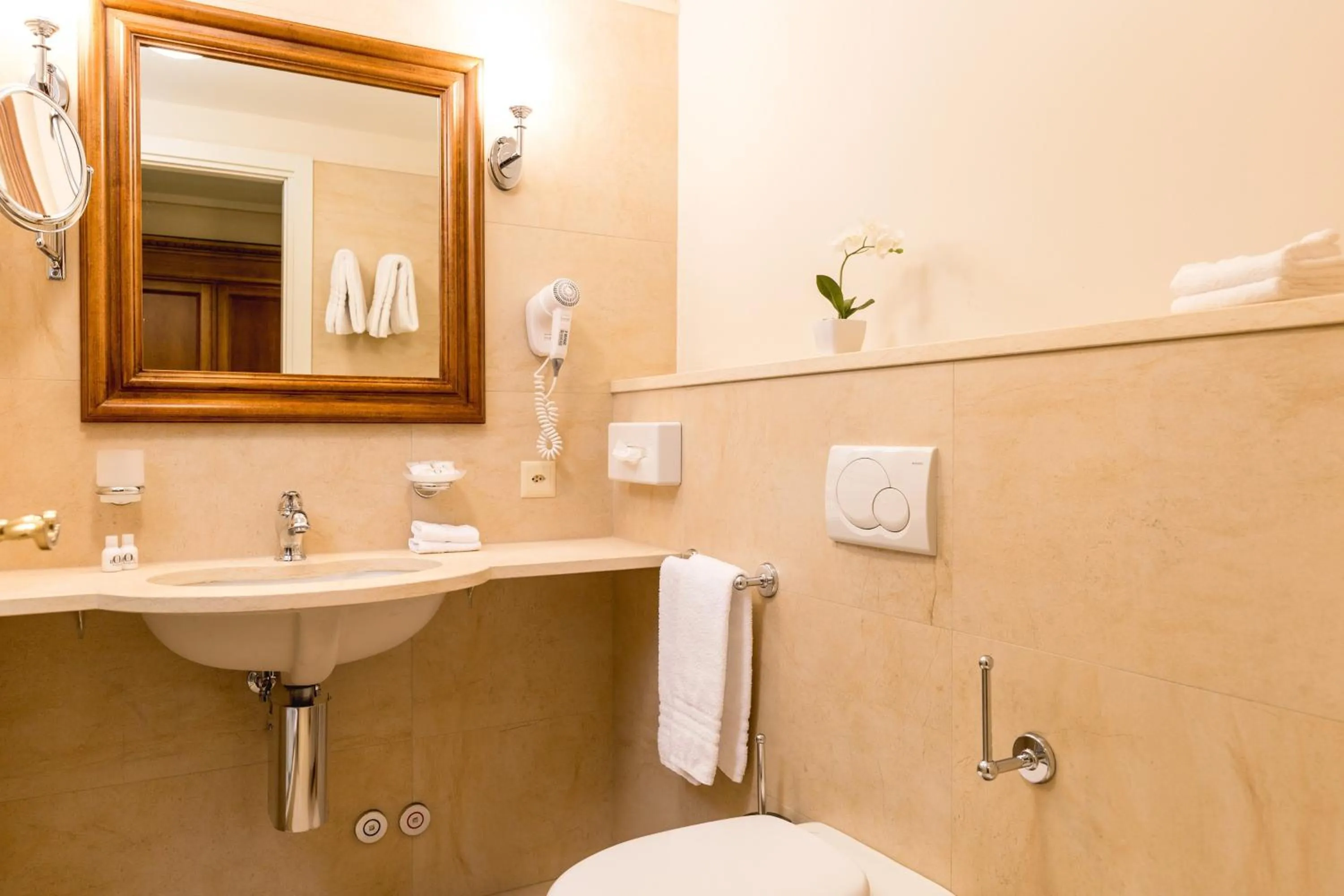 Bathroom in Hotel Reine Victoria