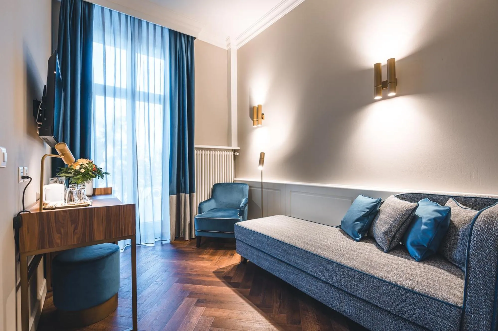 Photo of the whole room, Bed in Hotel Reine Victoria