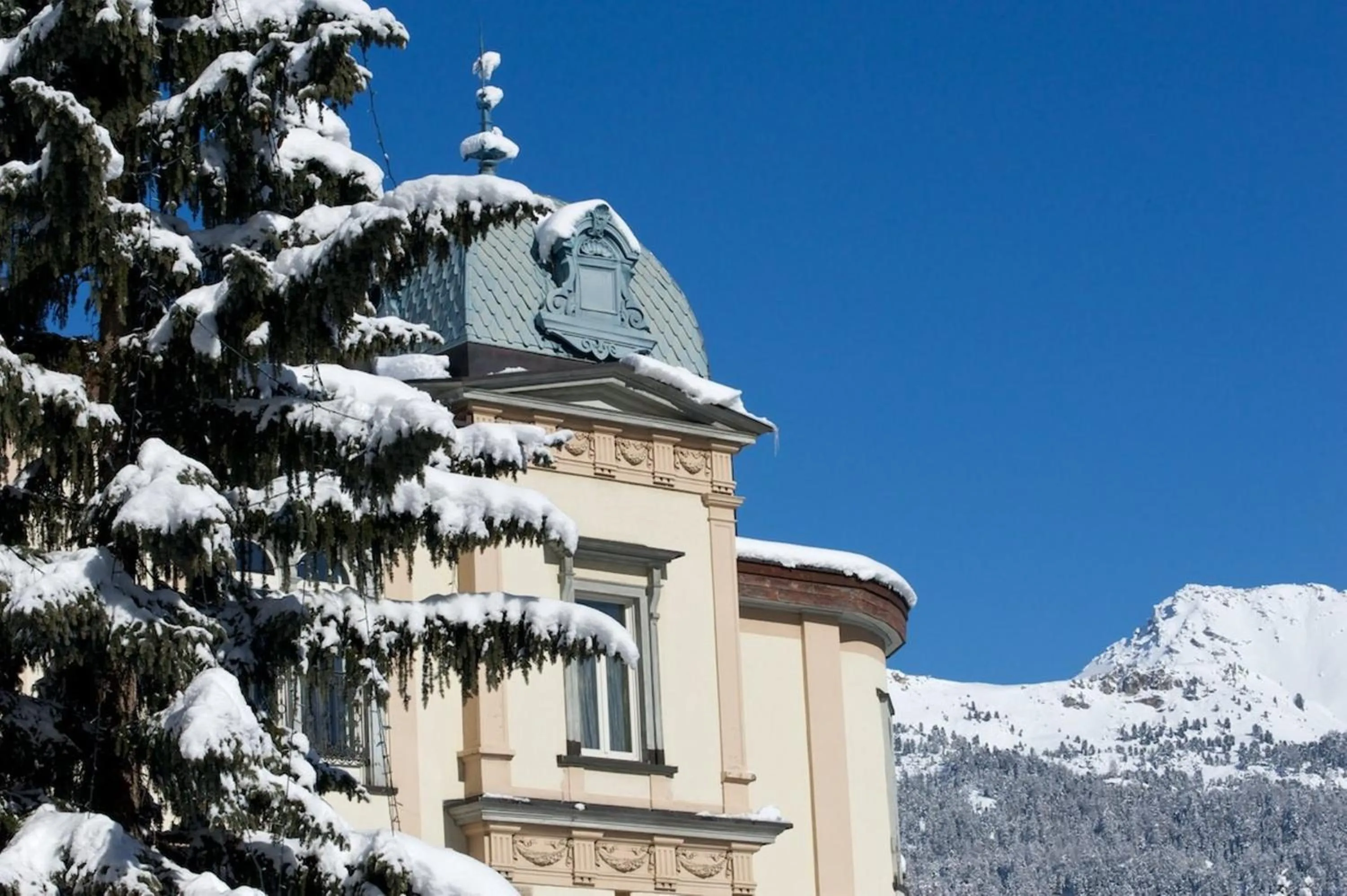 Property building in Hotel Reine Victoria