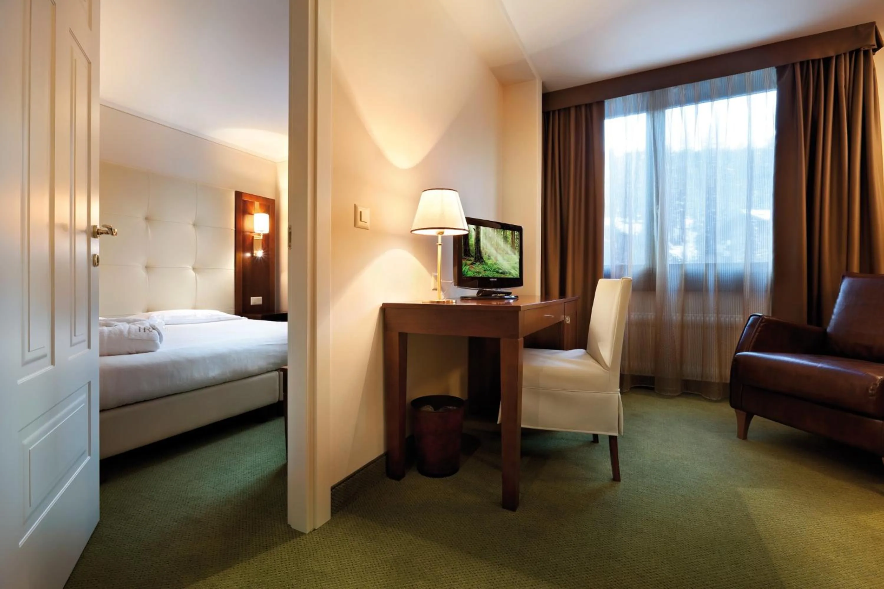 Photo of the whole room, Bed in Hotel Reine Victoria