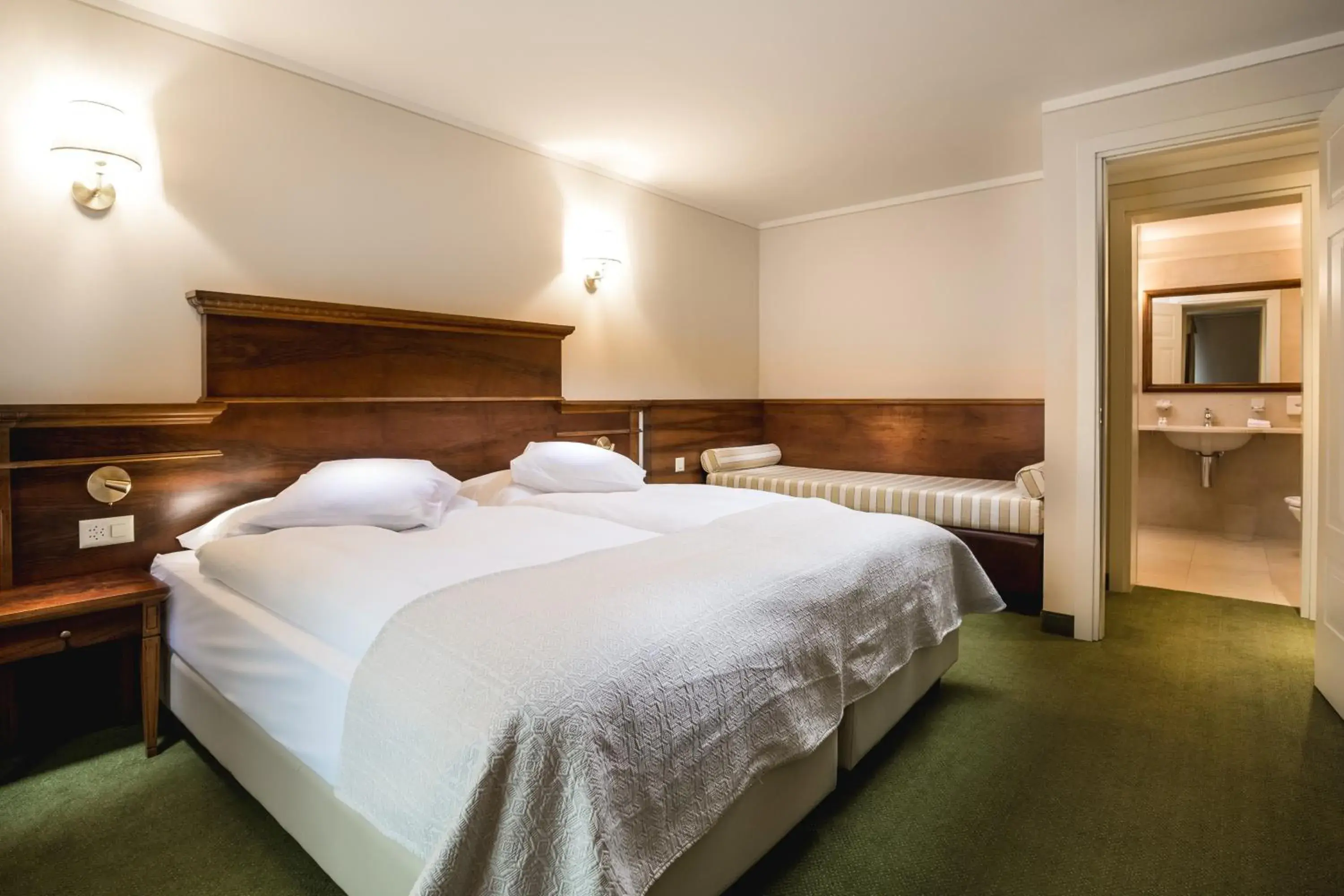 Deluxe Double Room in Hotel Reine Victoria Deluxe Double Room in Hotel Reine Victoria