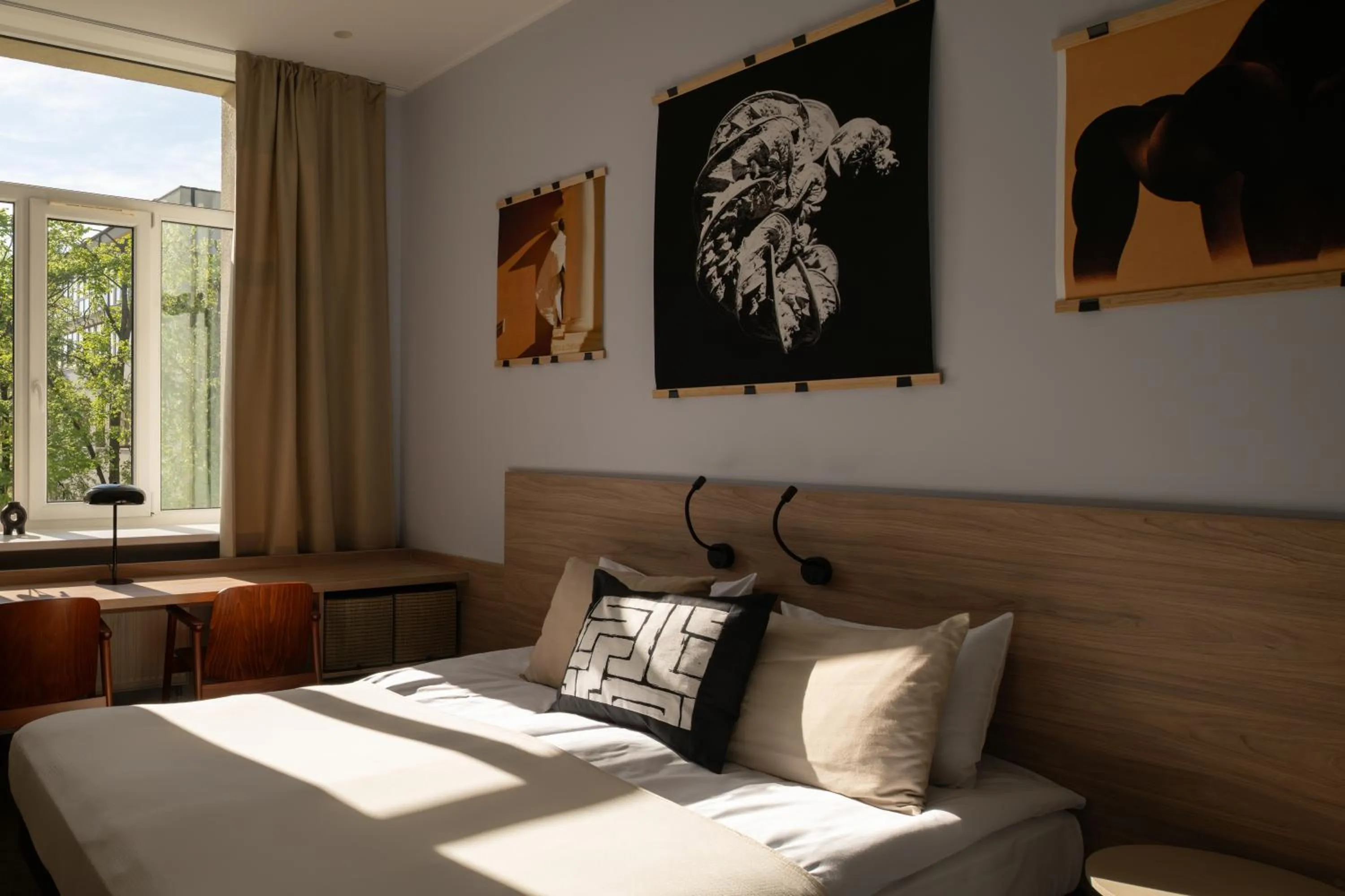 Photo of the whole room, Bed in Corner Hotel