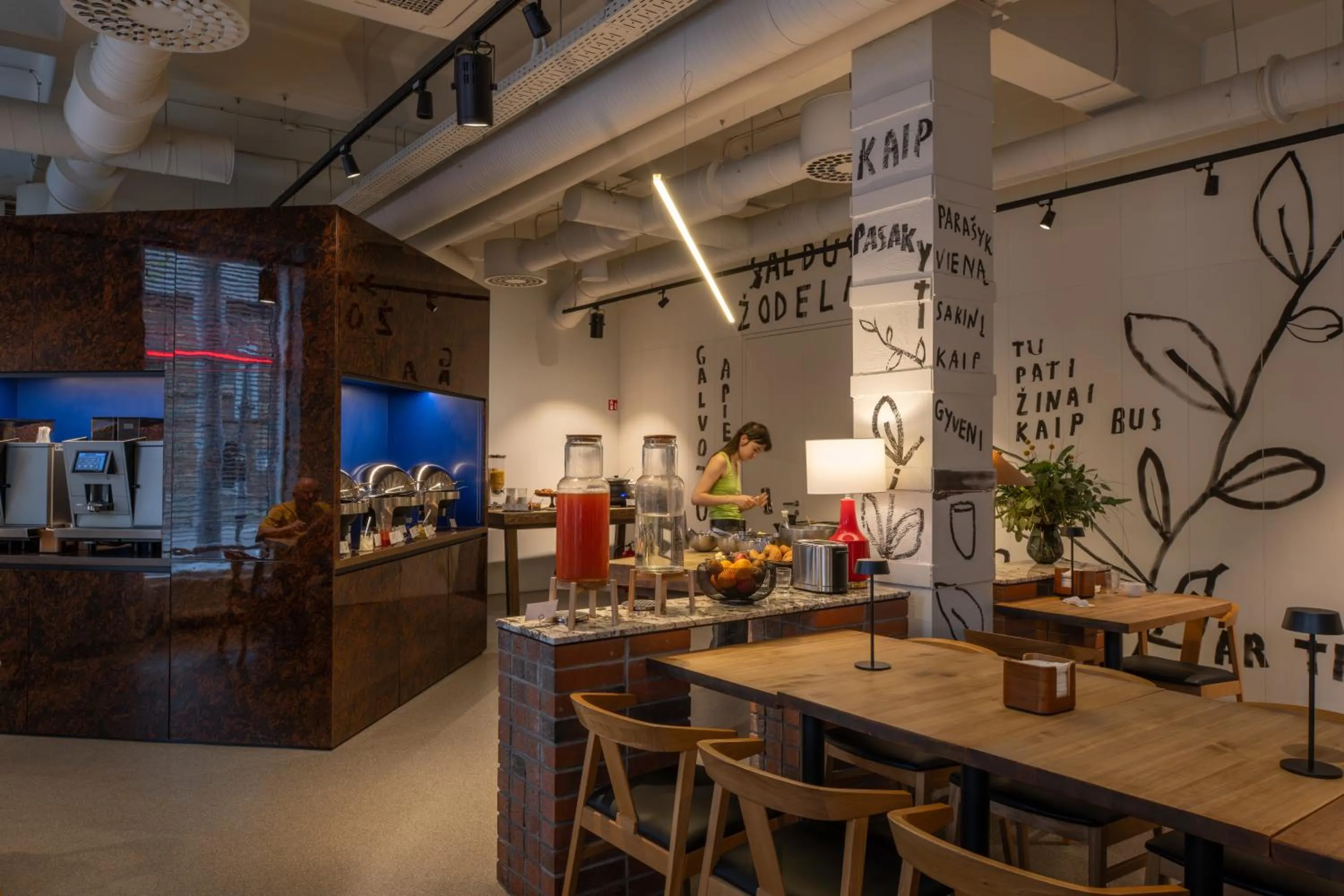 Restaurant/places to eat in Corner Hotel