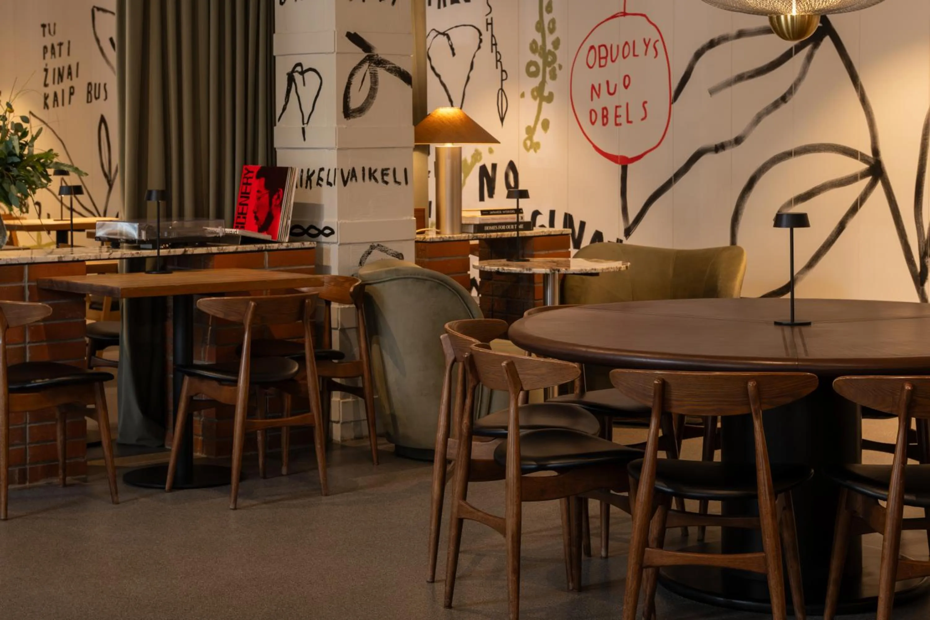 Restaurant/places to eat in Corner Hotel