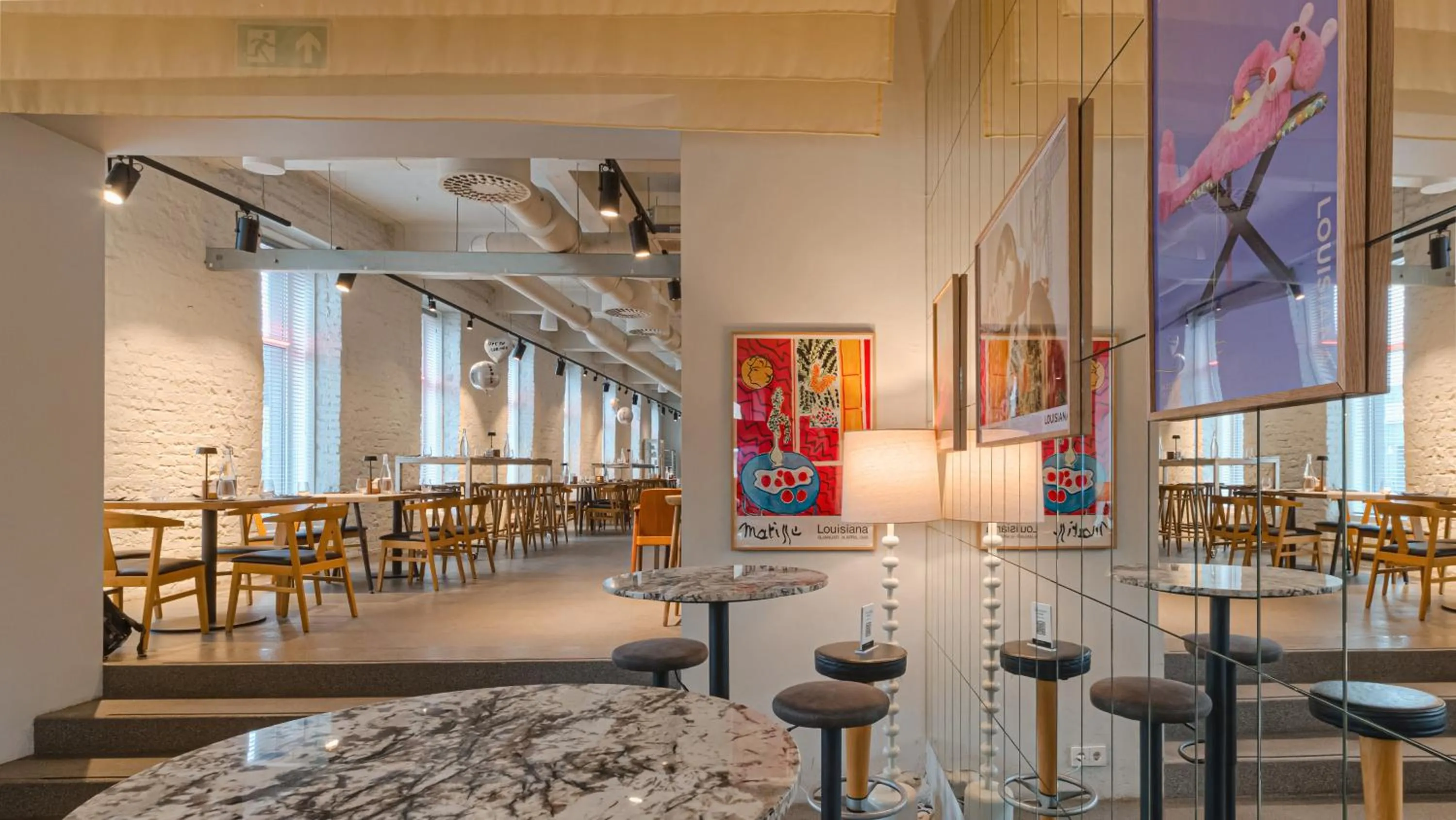 Restaurant/places to eat in Corner Hotel