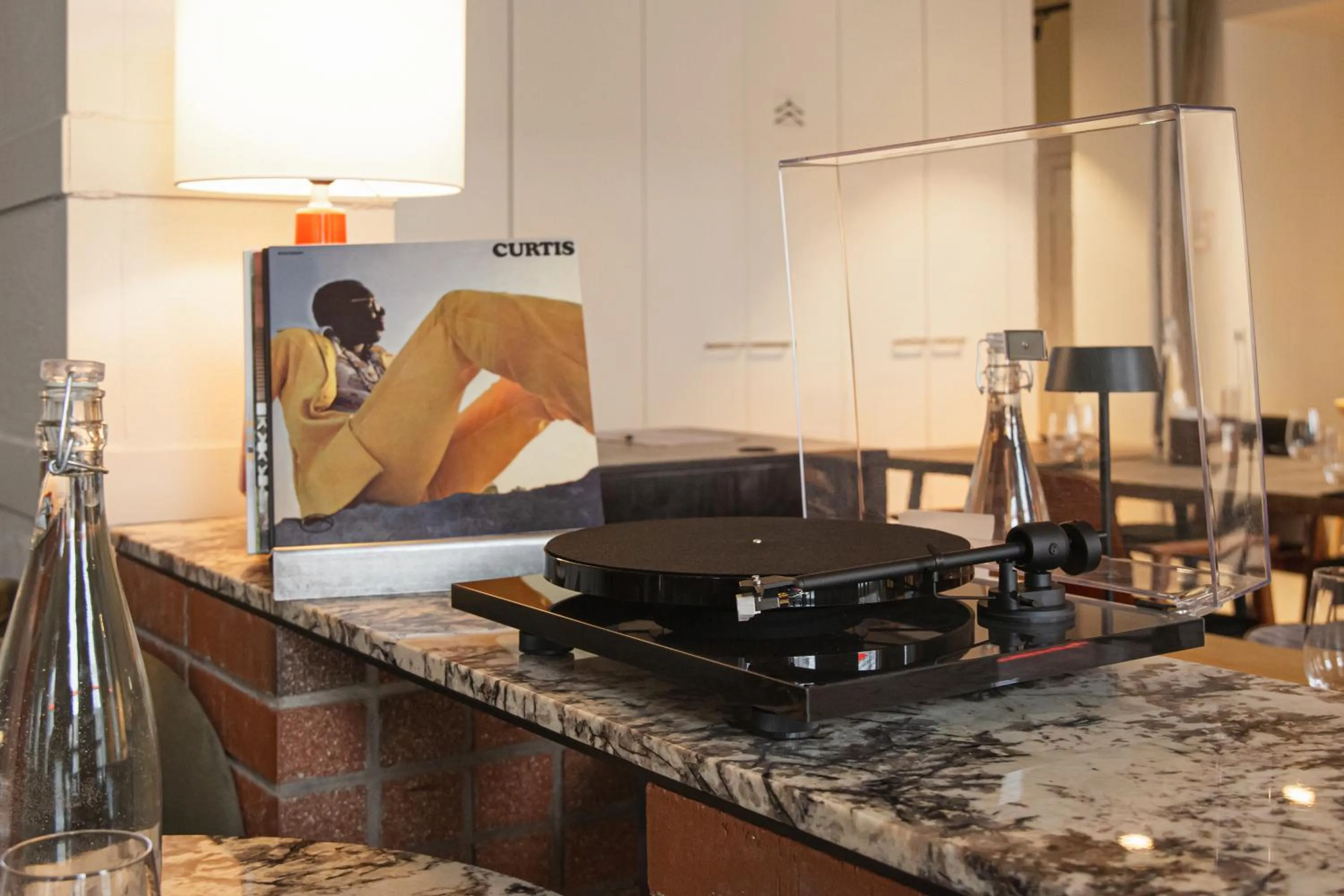 Restaurant/places to eat in Corner Hotel