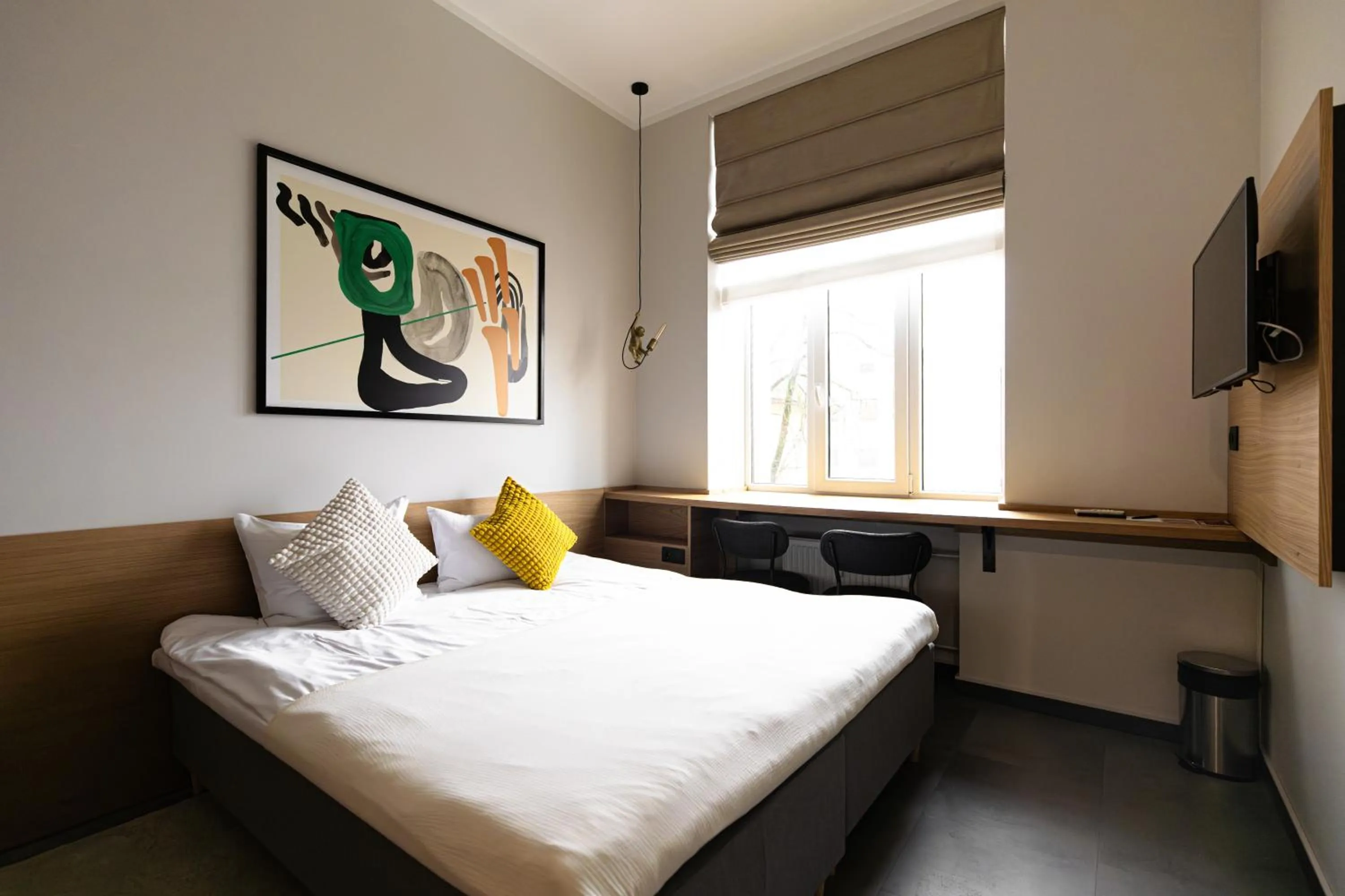 Photo of the whole room, Bed in Corner Hotel