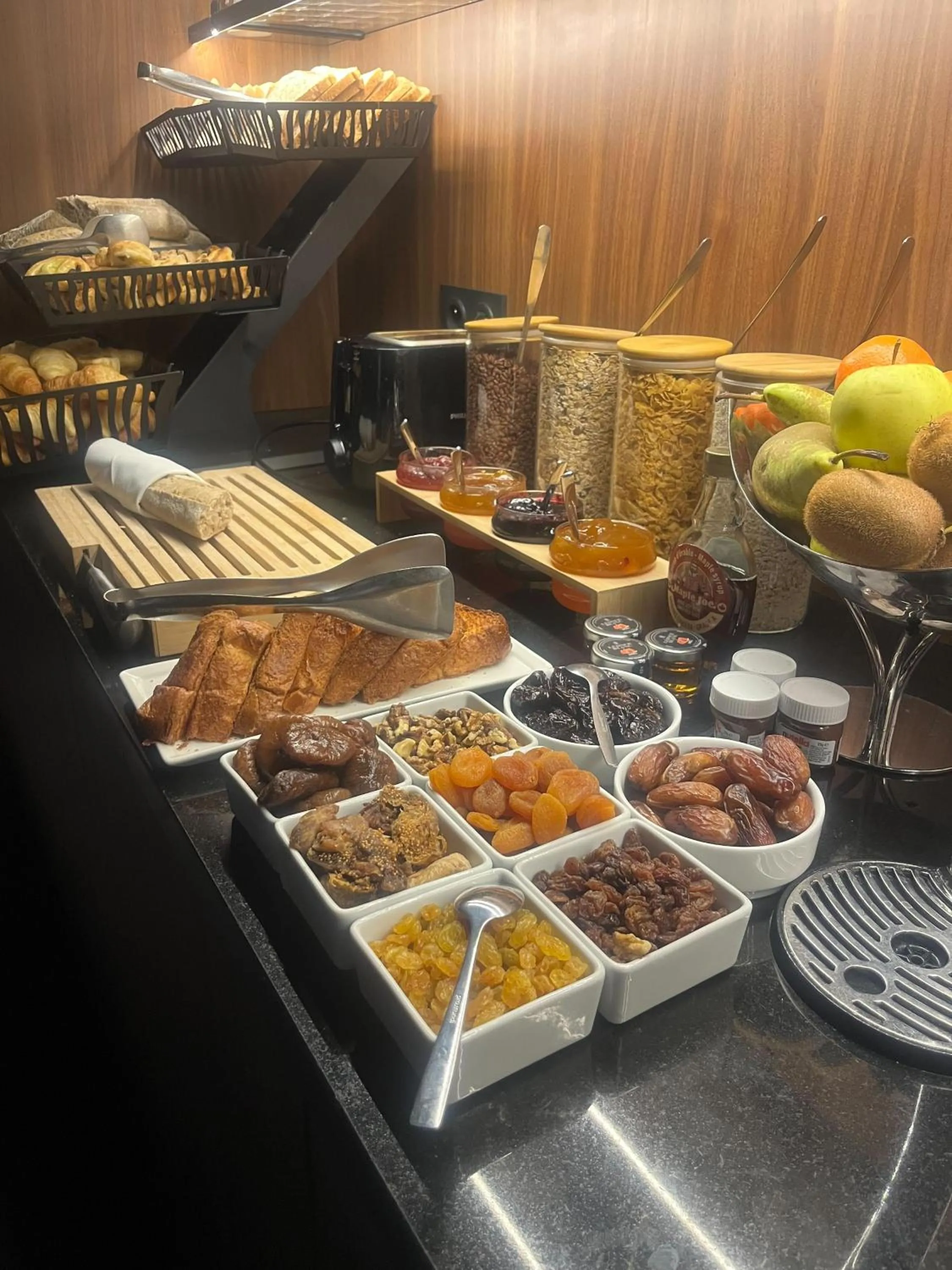 Breakfast in Hôtel Paris Neuilly