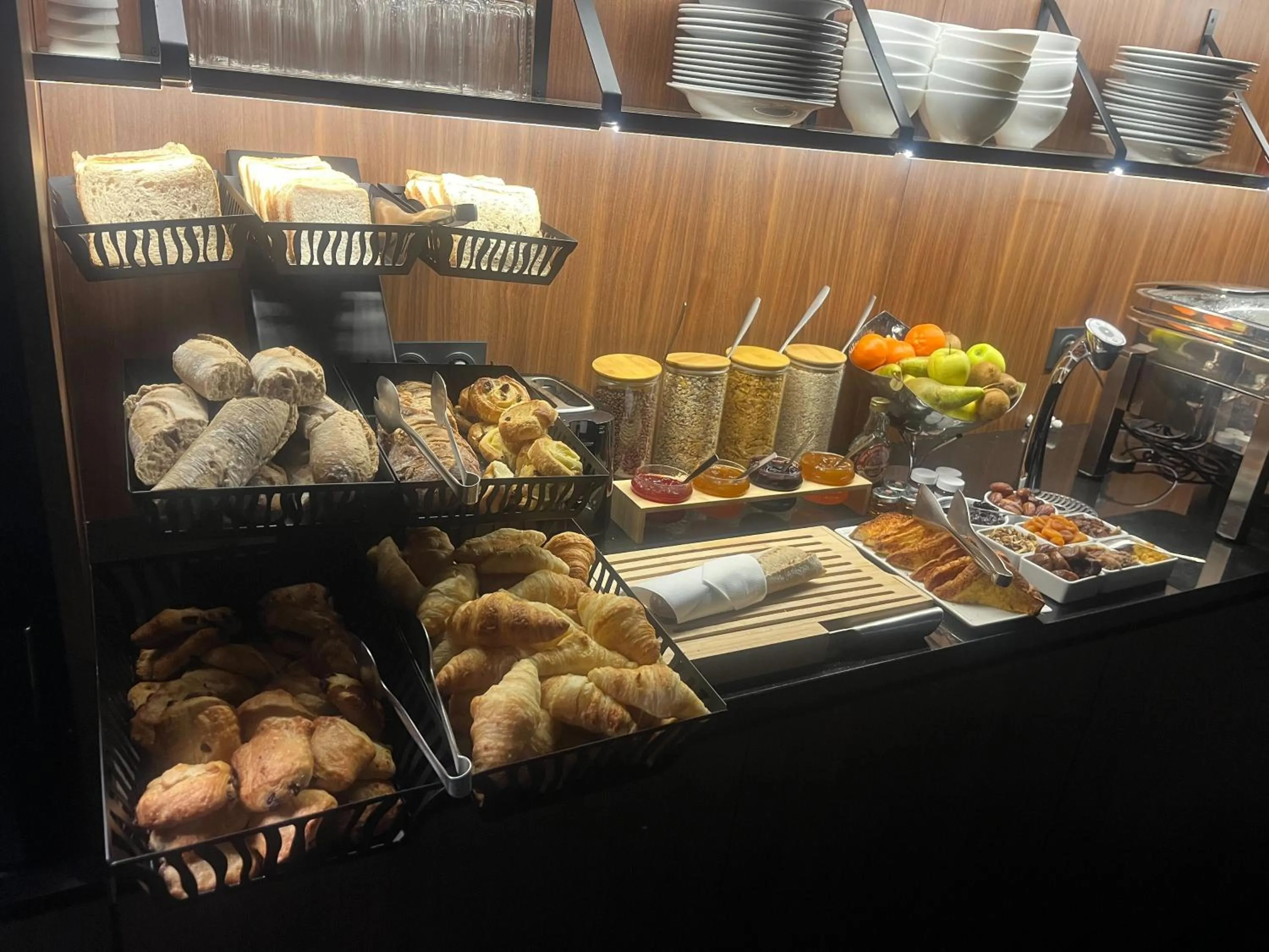 Breakfast in Hôtel Paris Neuilly